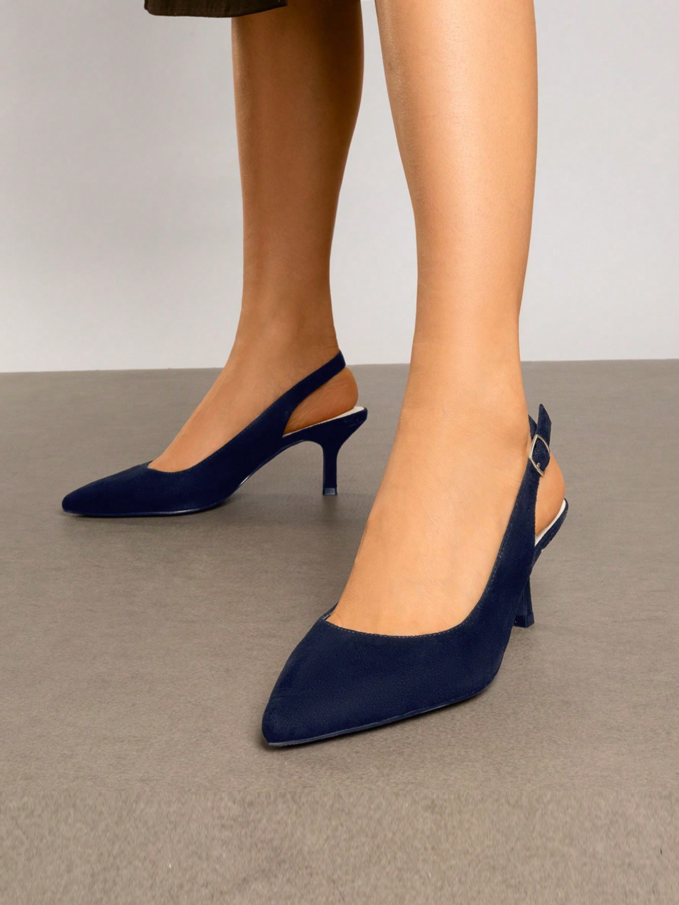 In Navy Blue Women Pumps