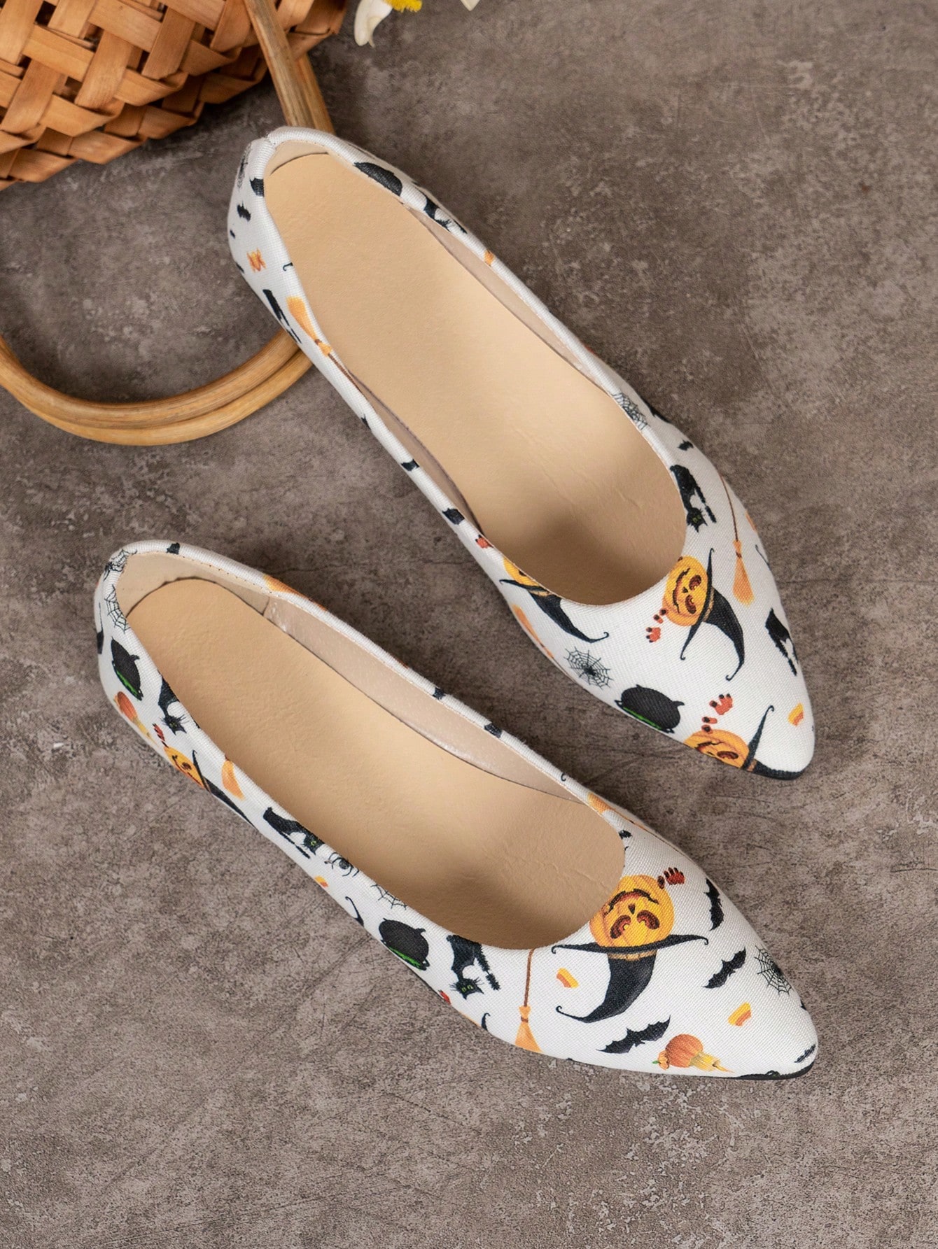 In Black and White Women Flats