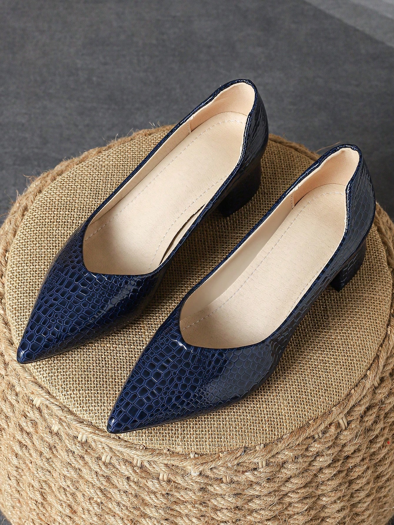 In Navy Blue Women Pumps