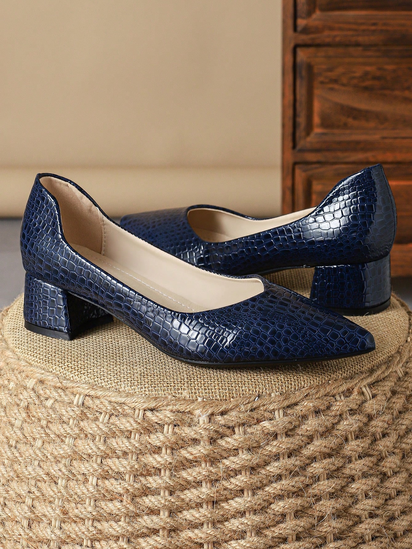 In Navy Blue Women Pumps