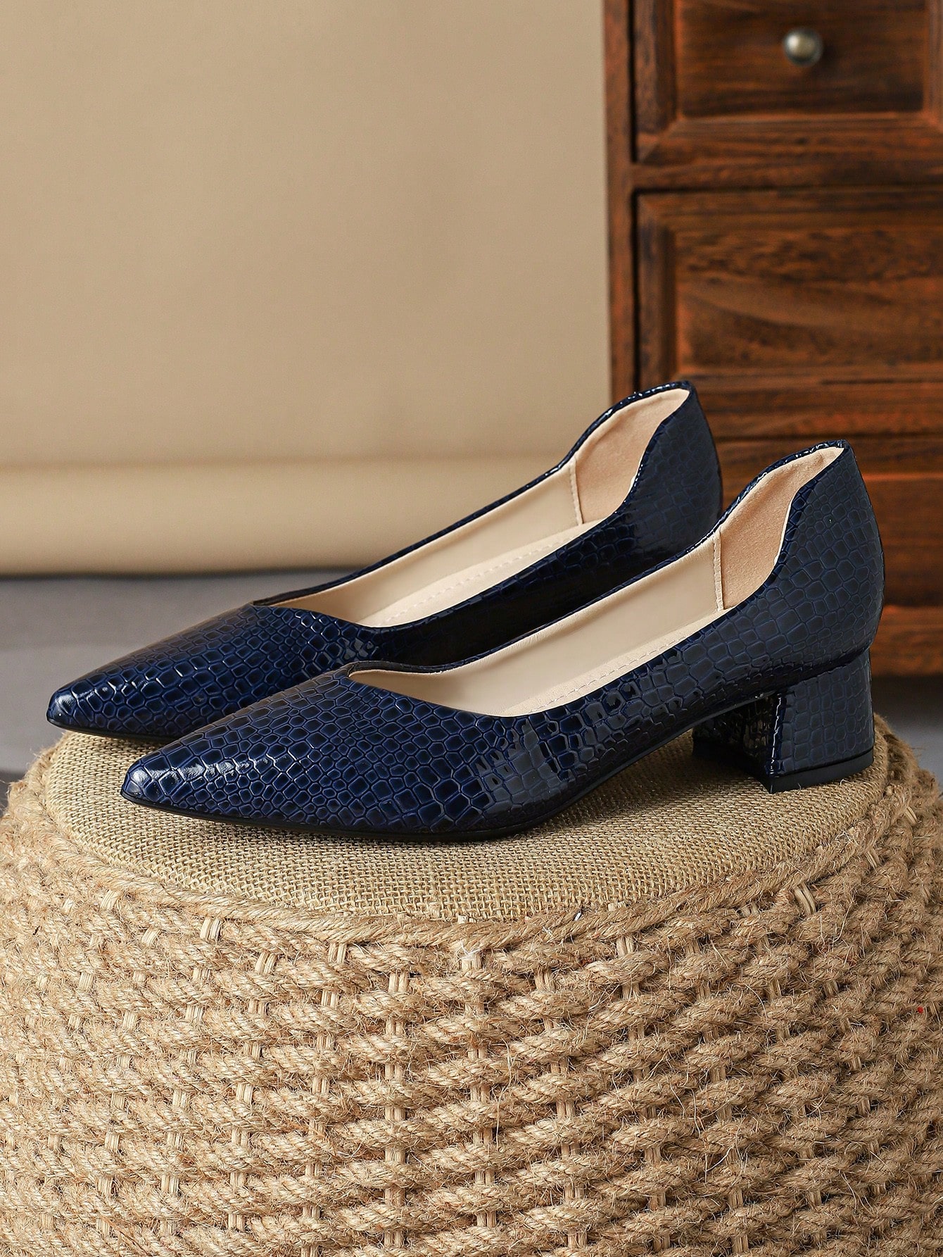 In Navy Blue Women Pumps