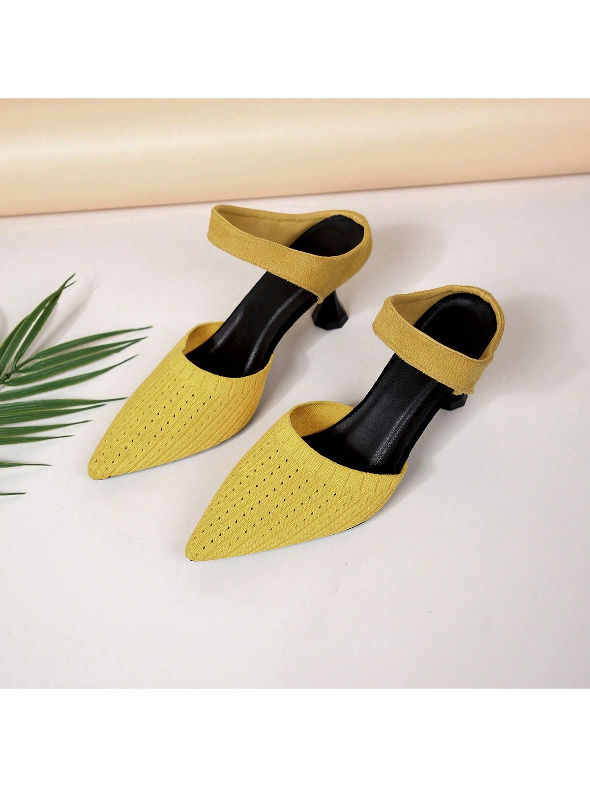 In Yellow Women Pumps