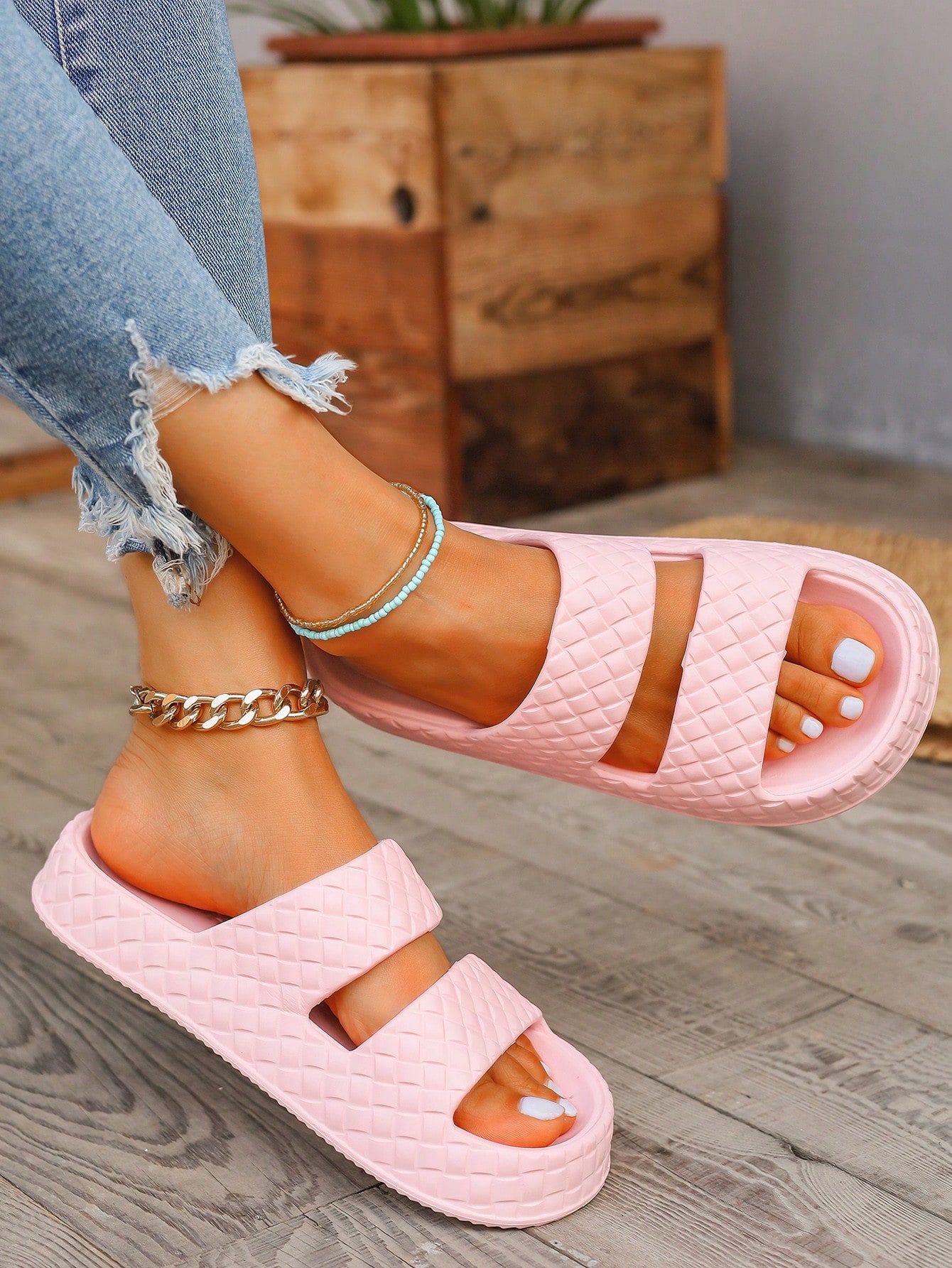 In Baby Pink Women Flat Sandals