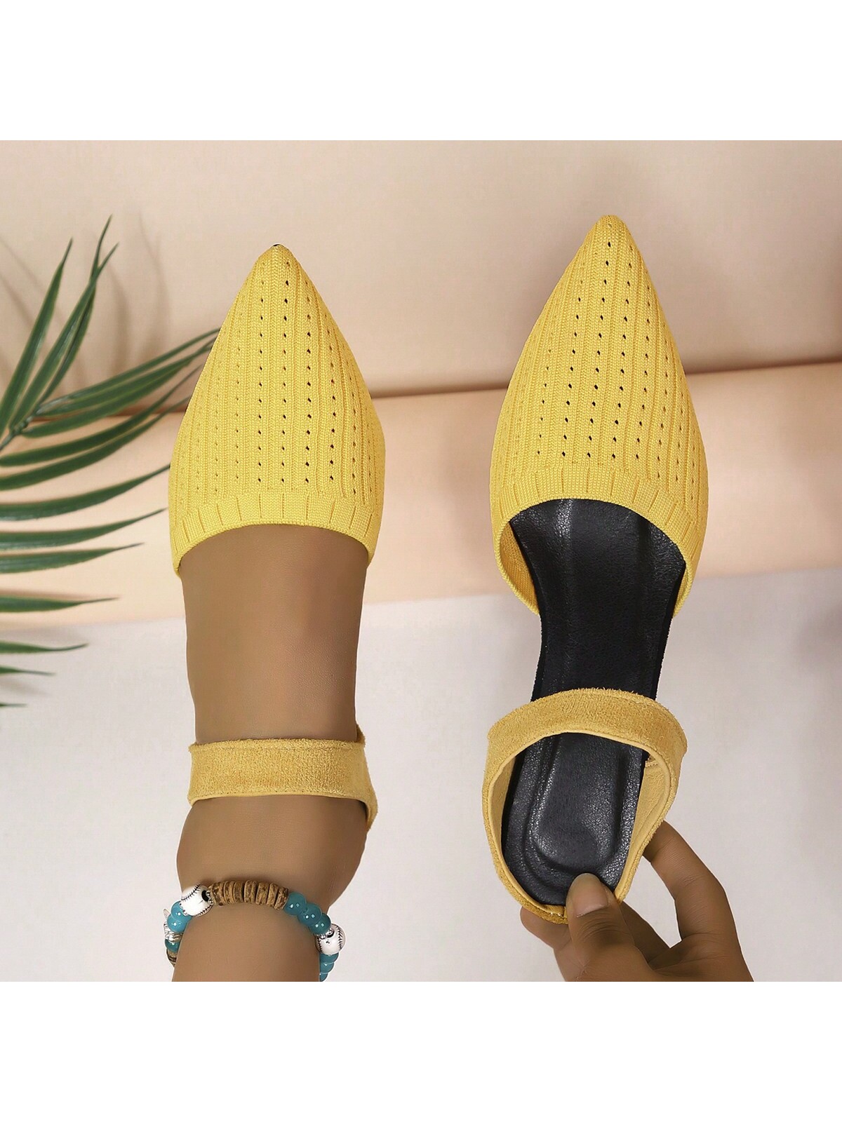 In Yellow Women Pumps