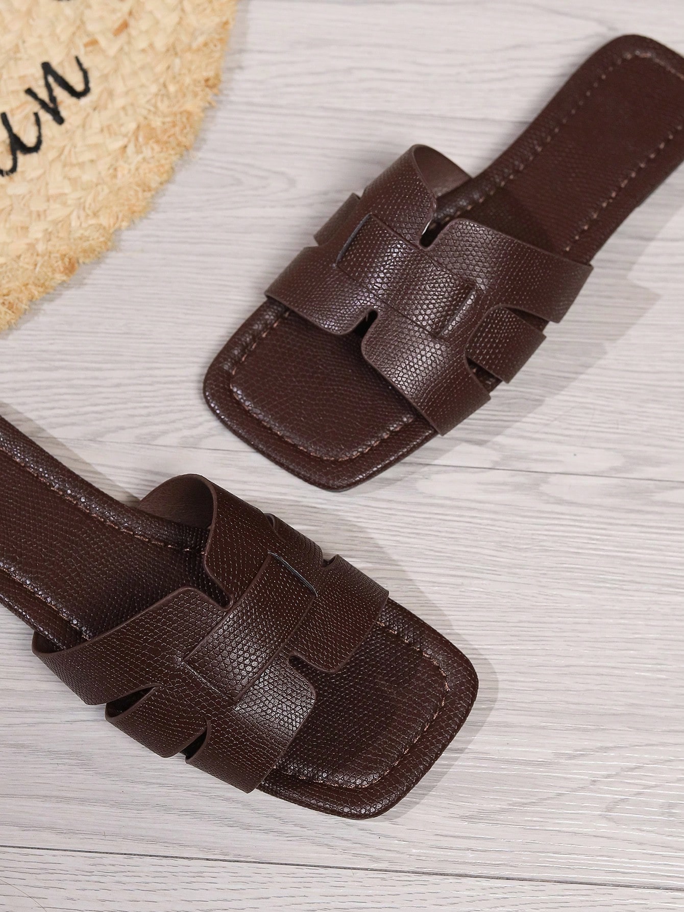 In Mocha Brown Women Flat Sandals