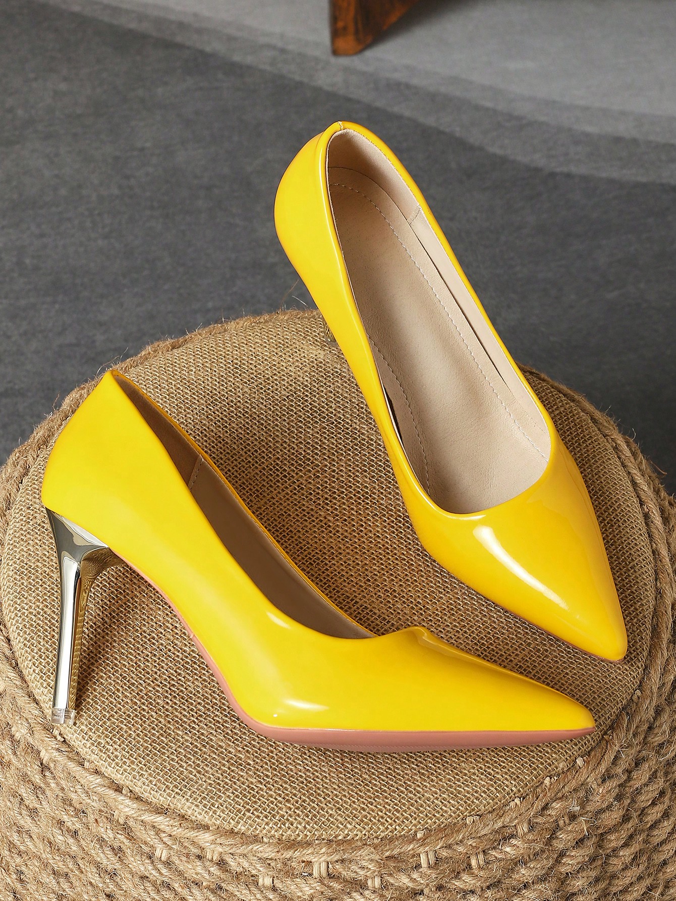 In Yellow Women Pumps