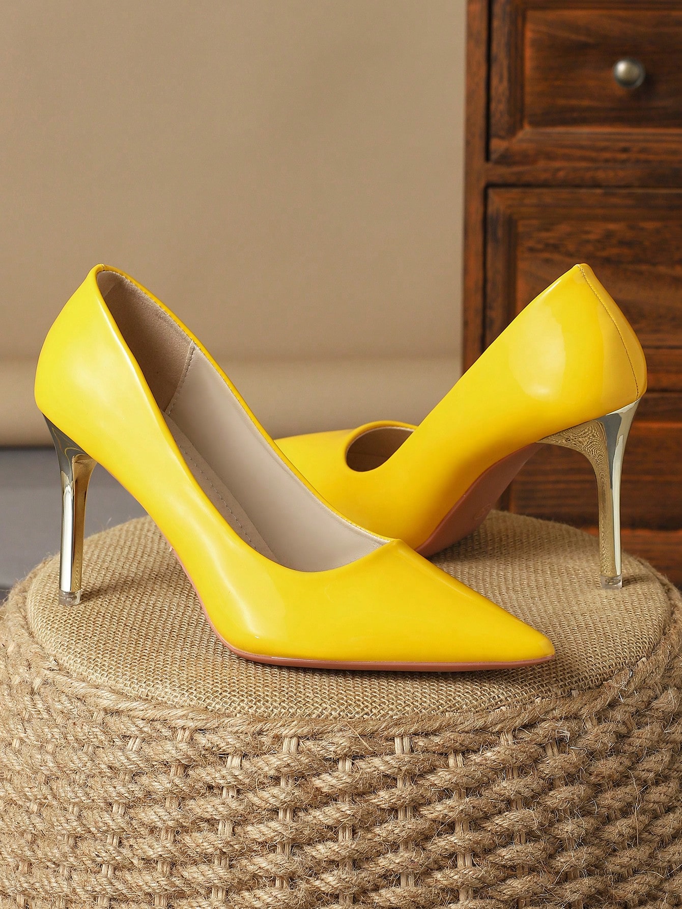 In Yellow Women Pumps