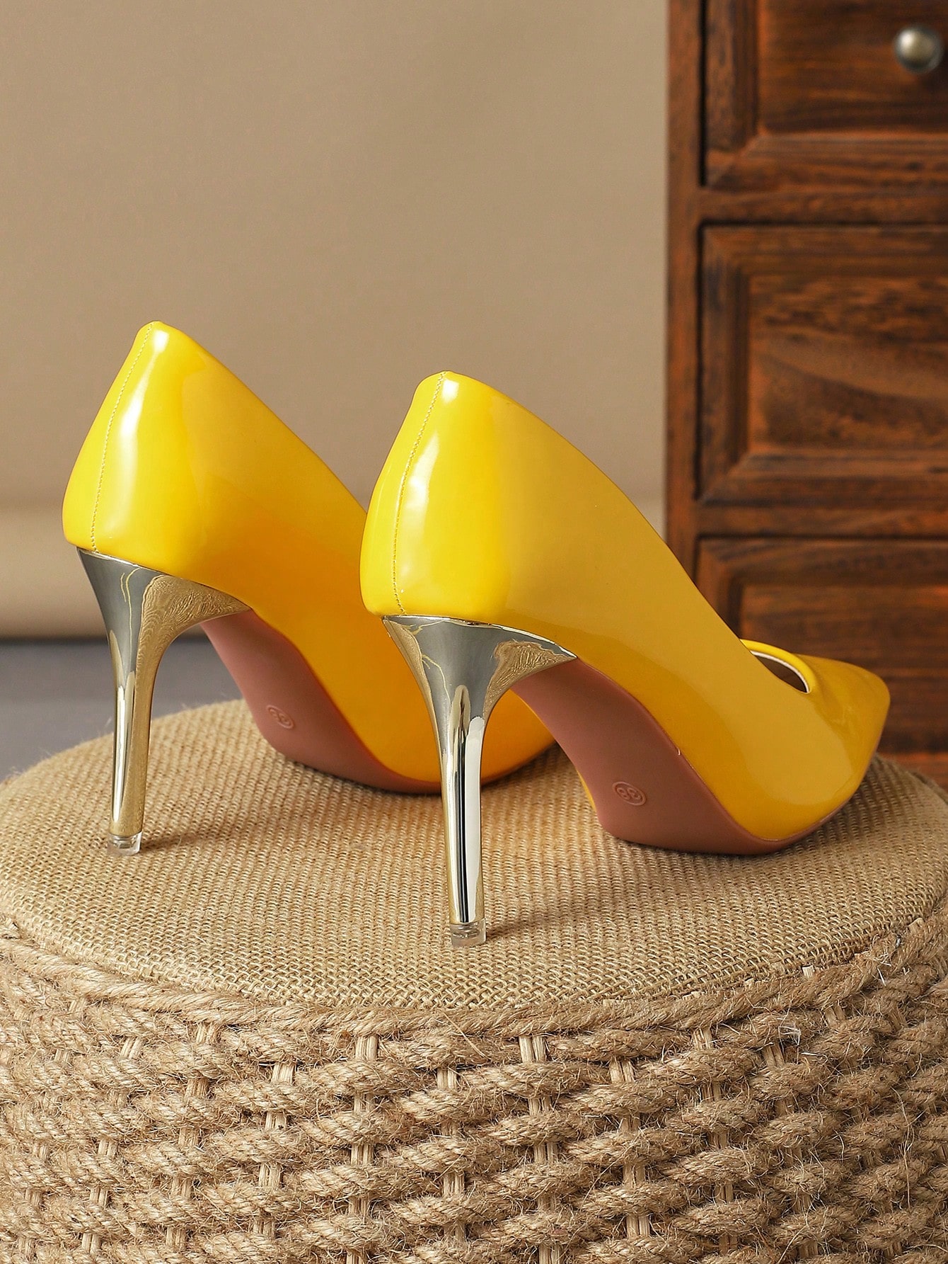 In Yellow Women Pumps