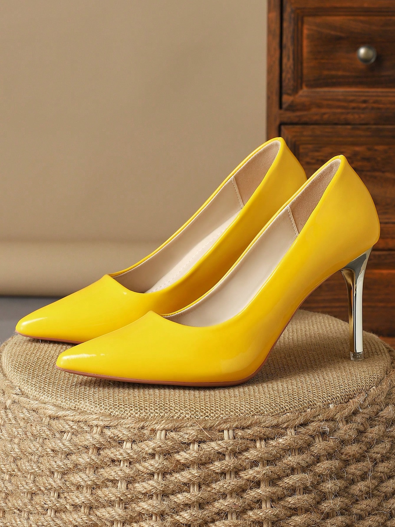 In Yellow Women Pumps