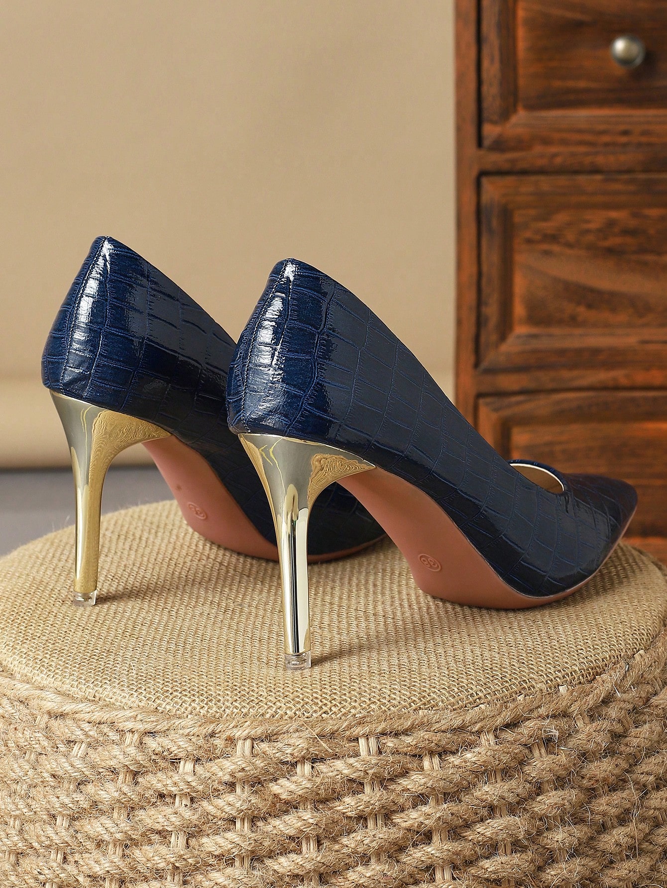 In Navy Blue Women Pumps