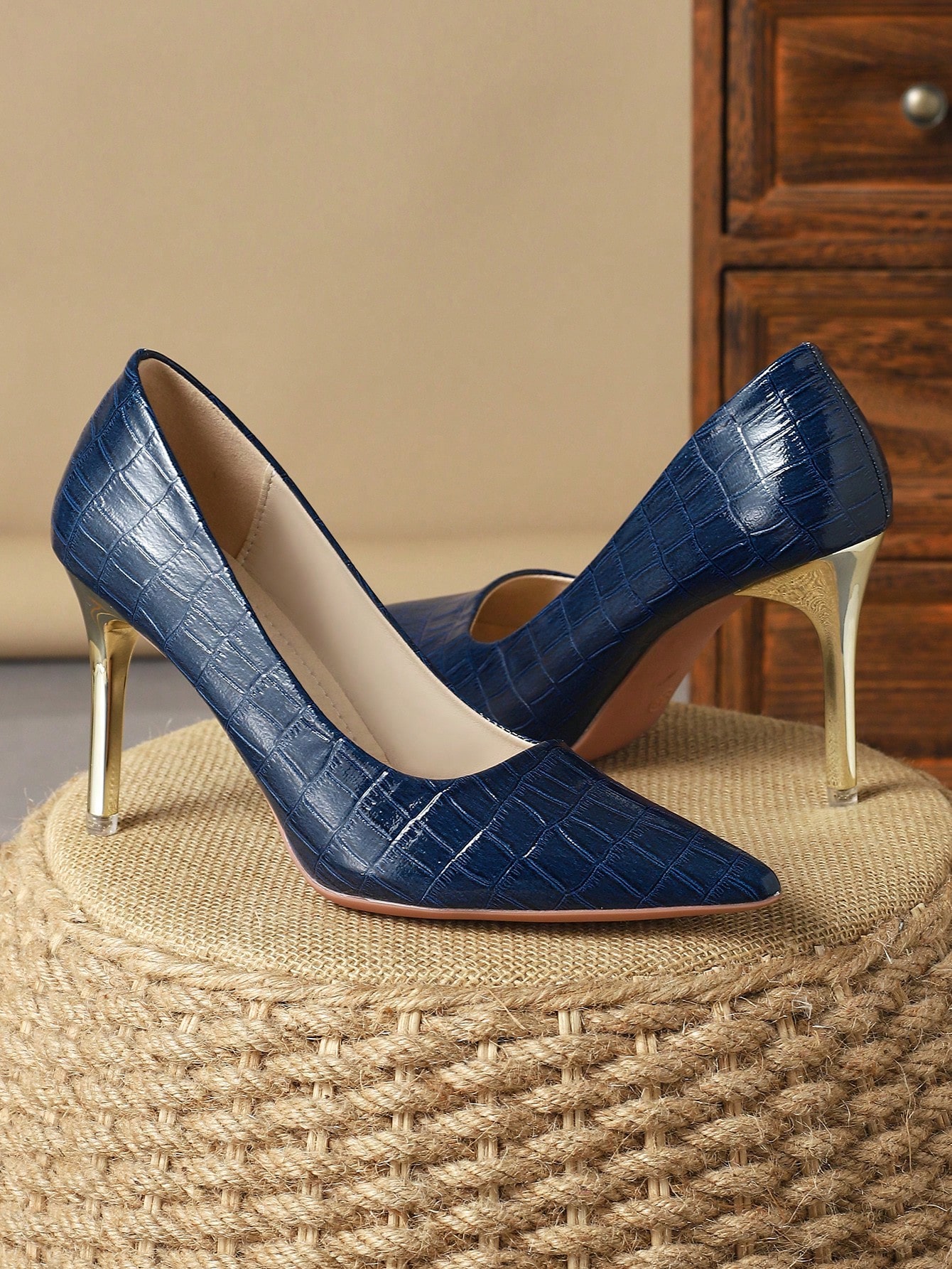 In Navy Blue Women Pumps