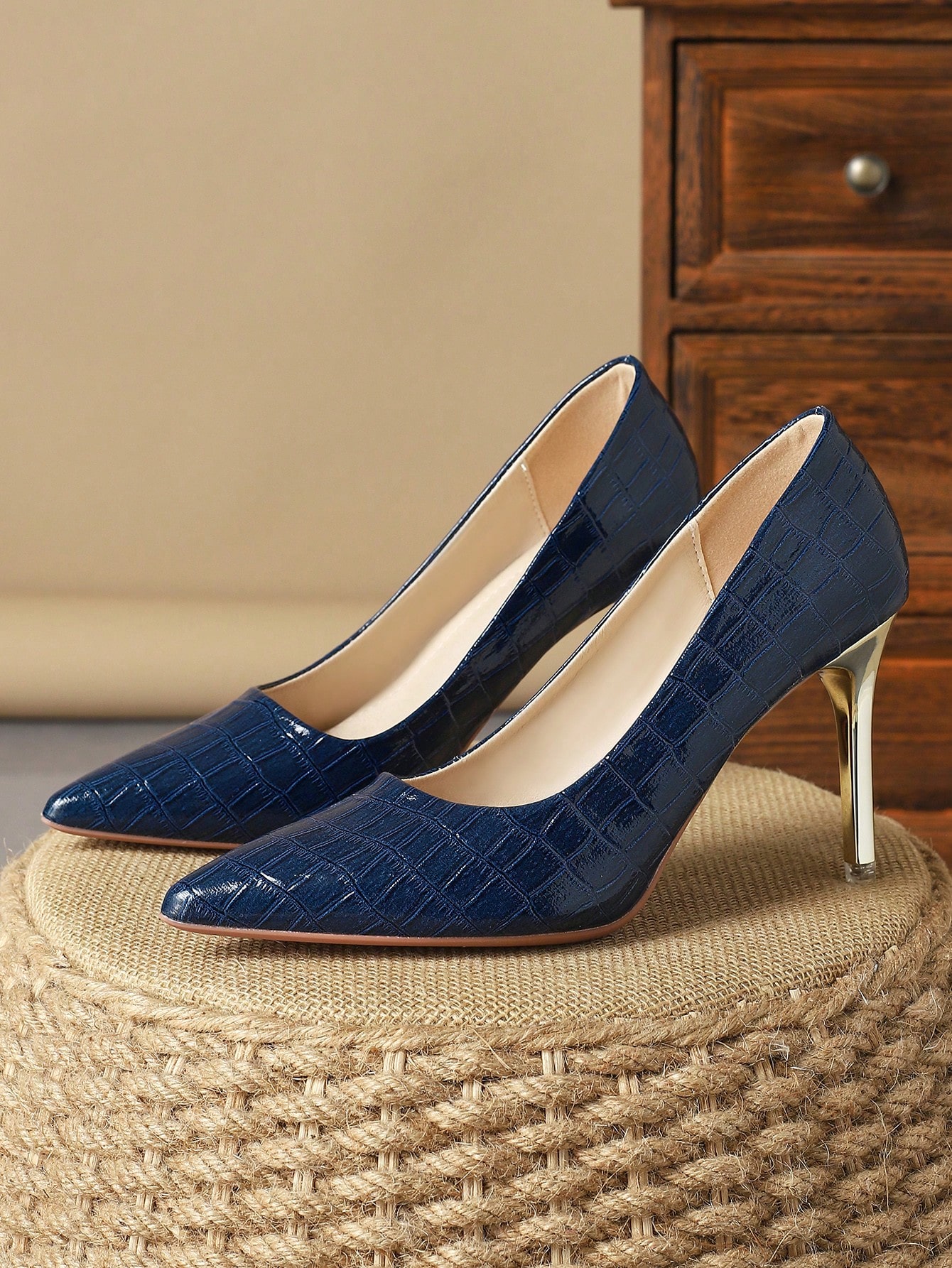 In Navy Blue Women Pumps