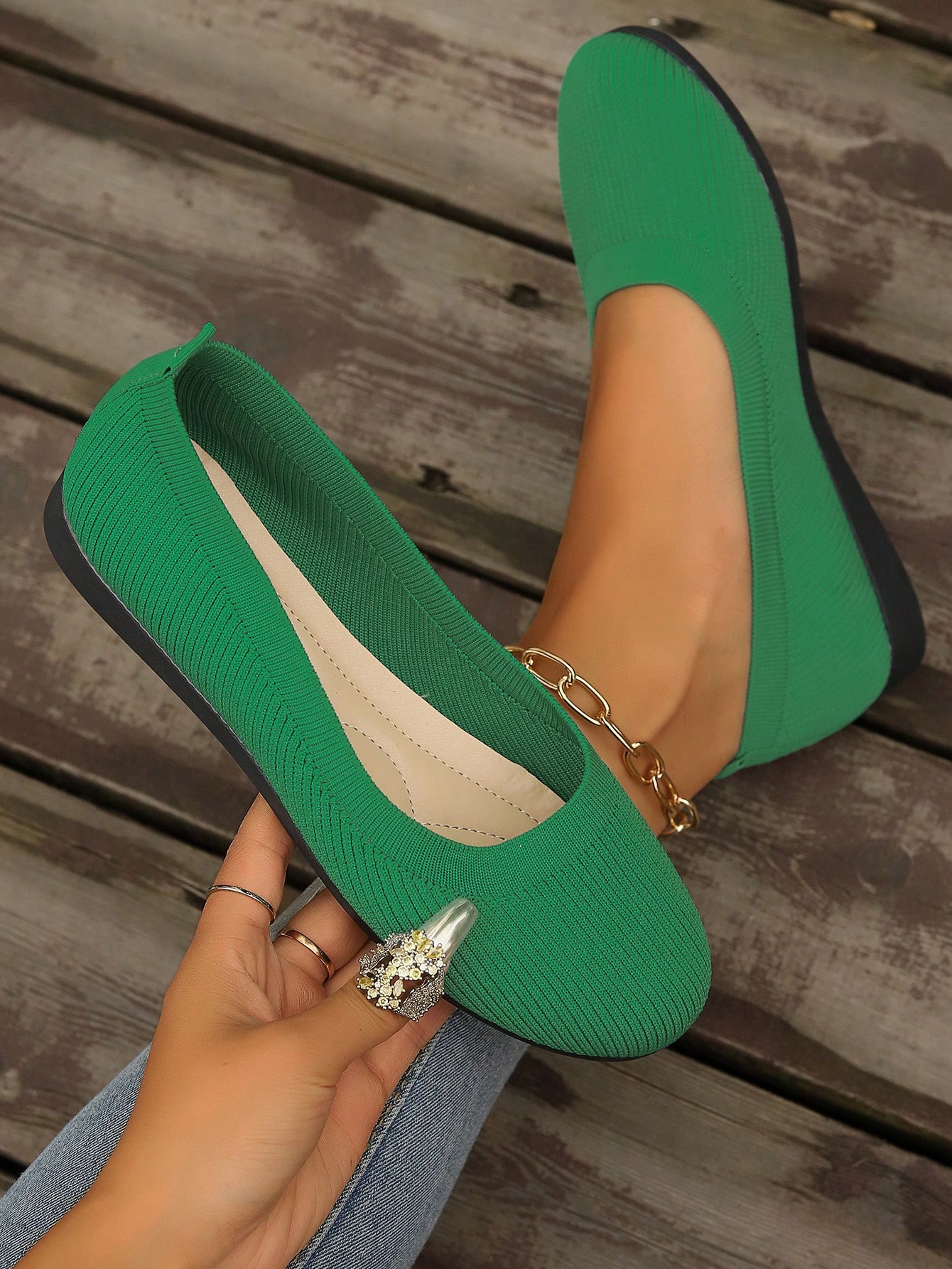 In Green Women Flats