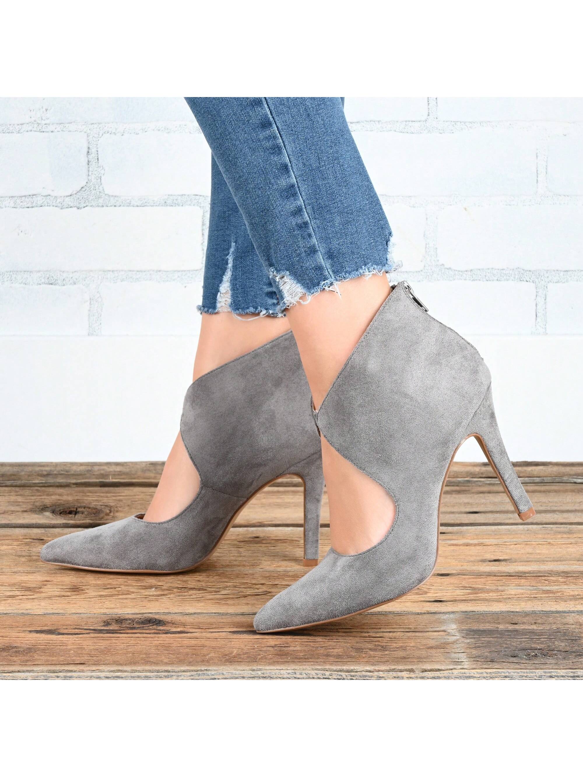 In Grey Women Pumps