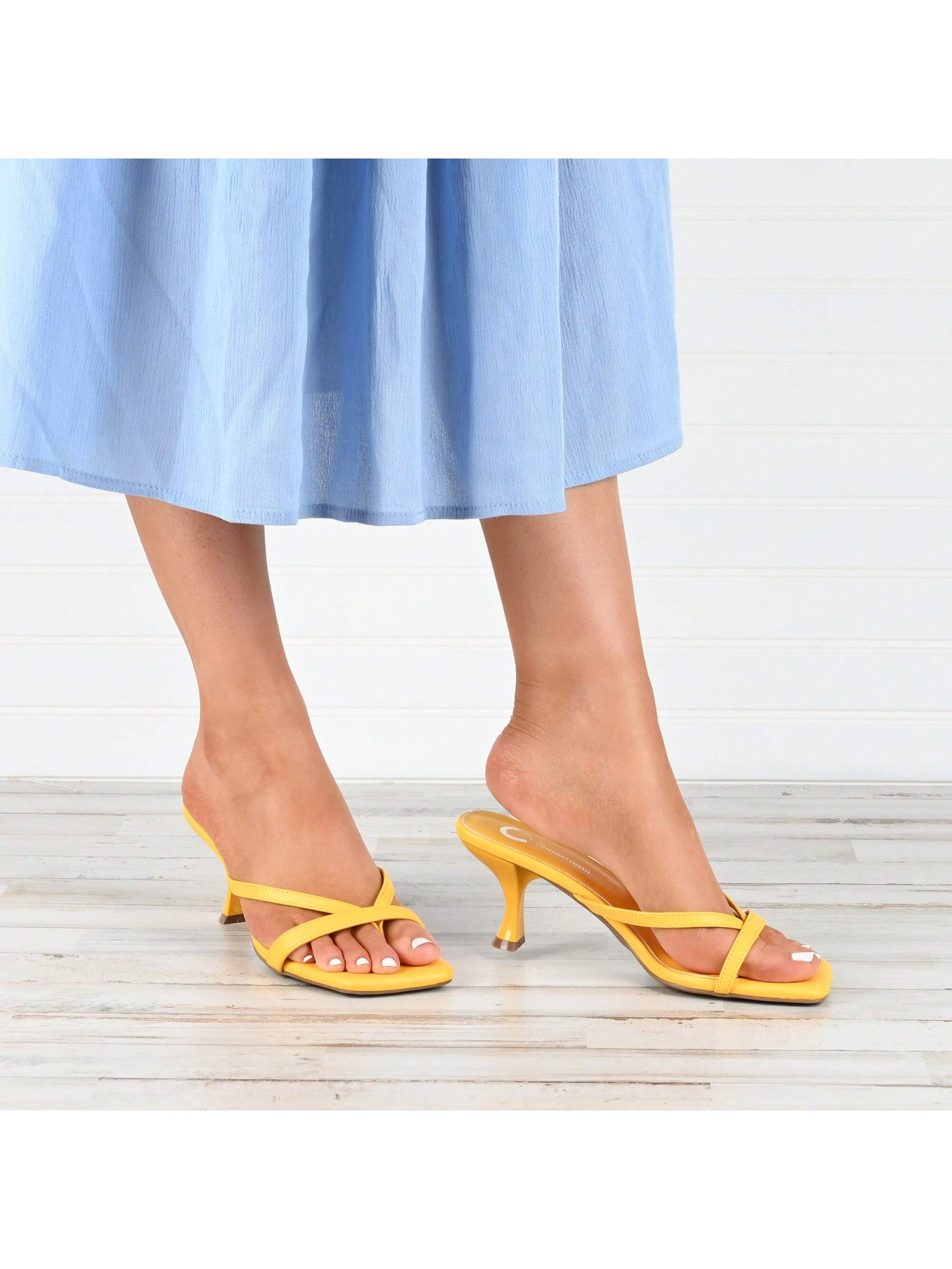 In Yellow Women Pumps