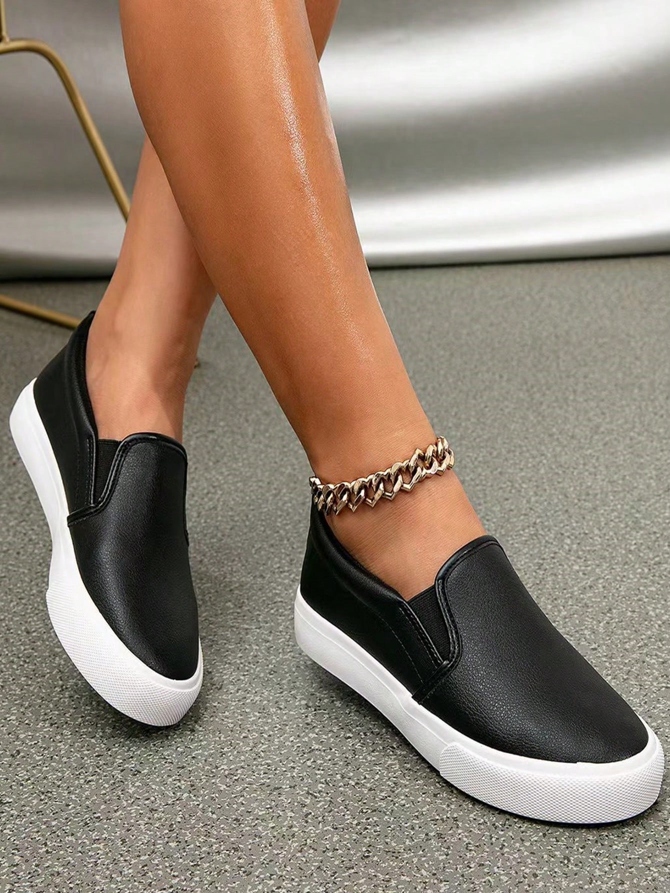 In Black and White Women Flats