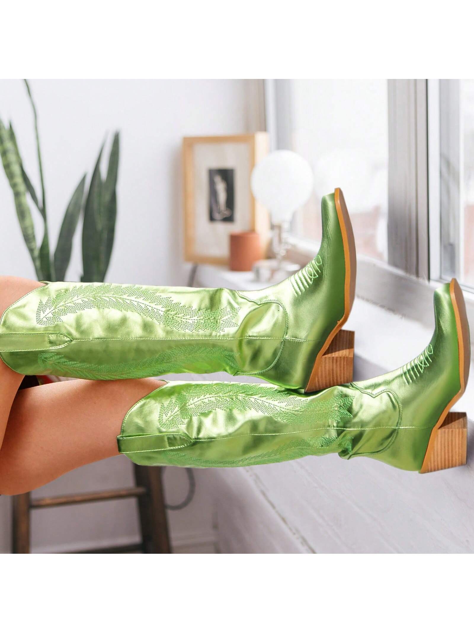 In Green Women Fashion Boots