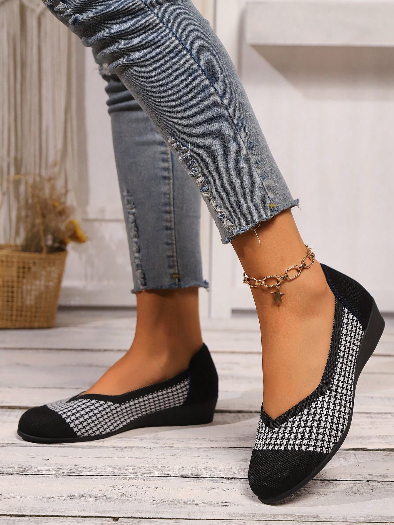 In Black and White Women Flats