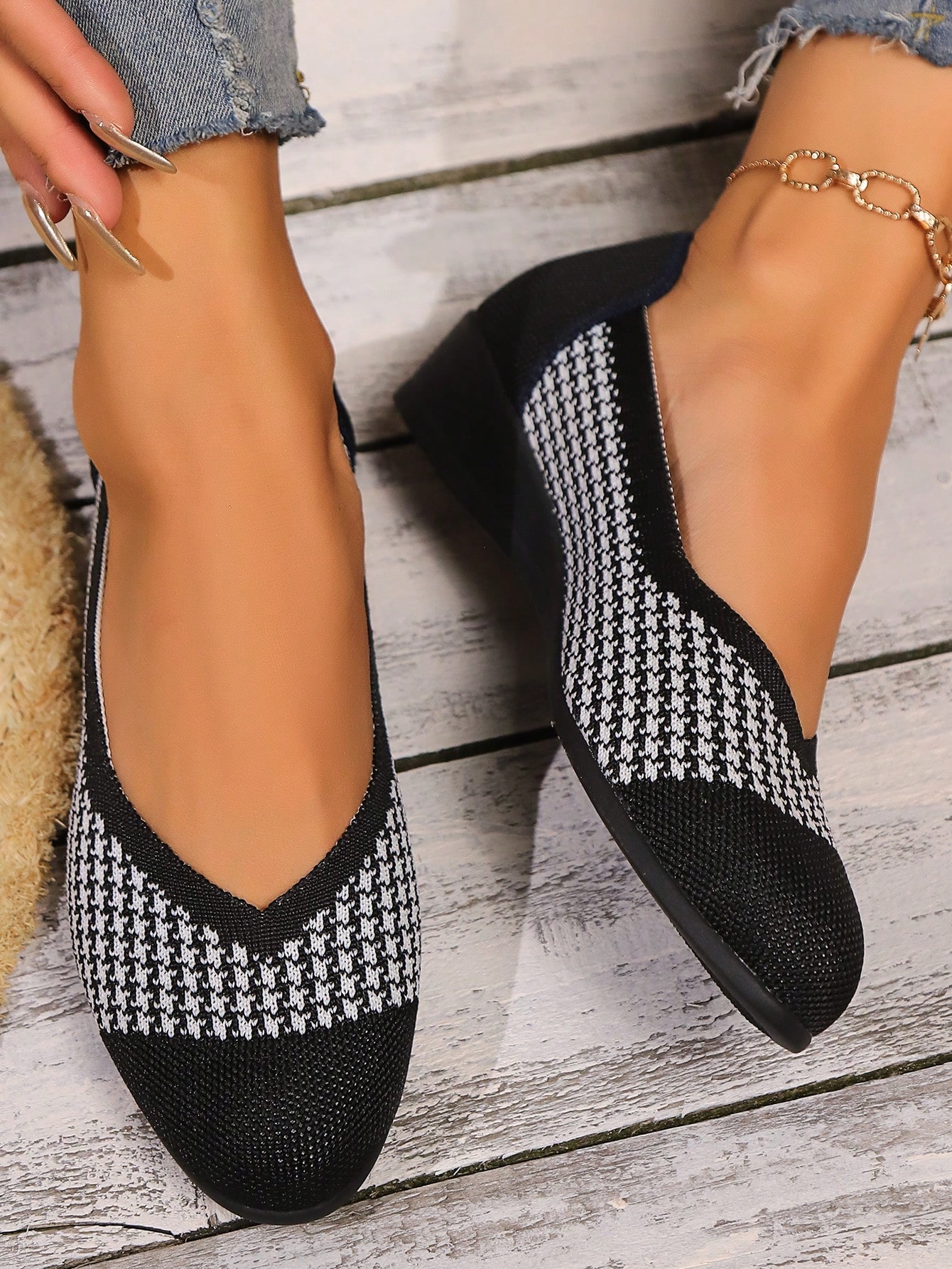 In Black and White Women Flats