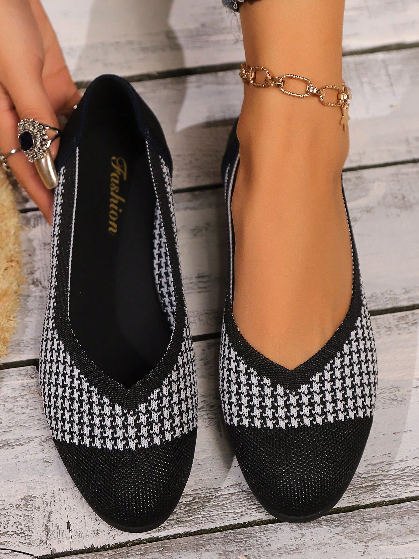 In Black and White Women Flats