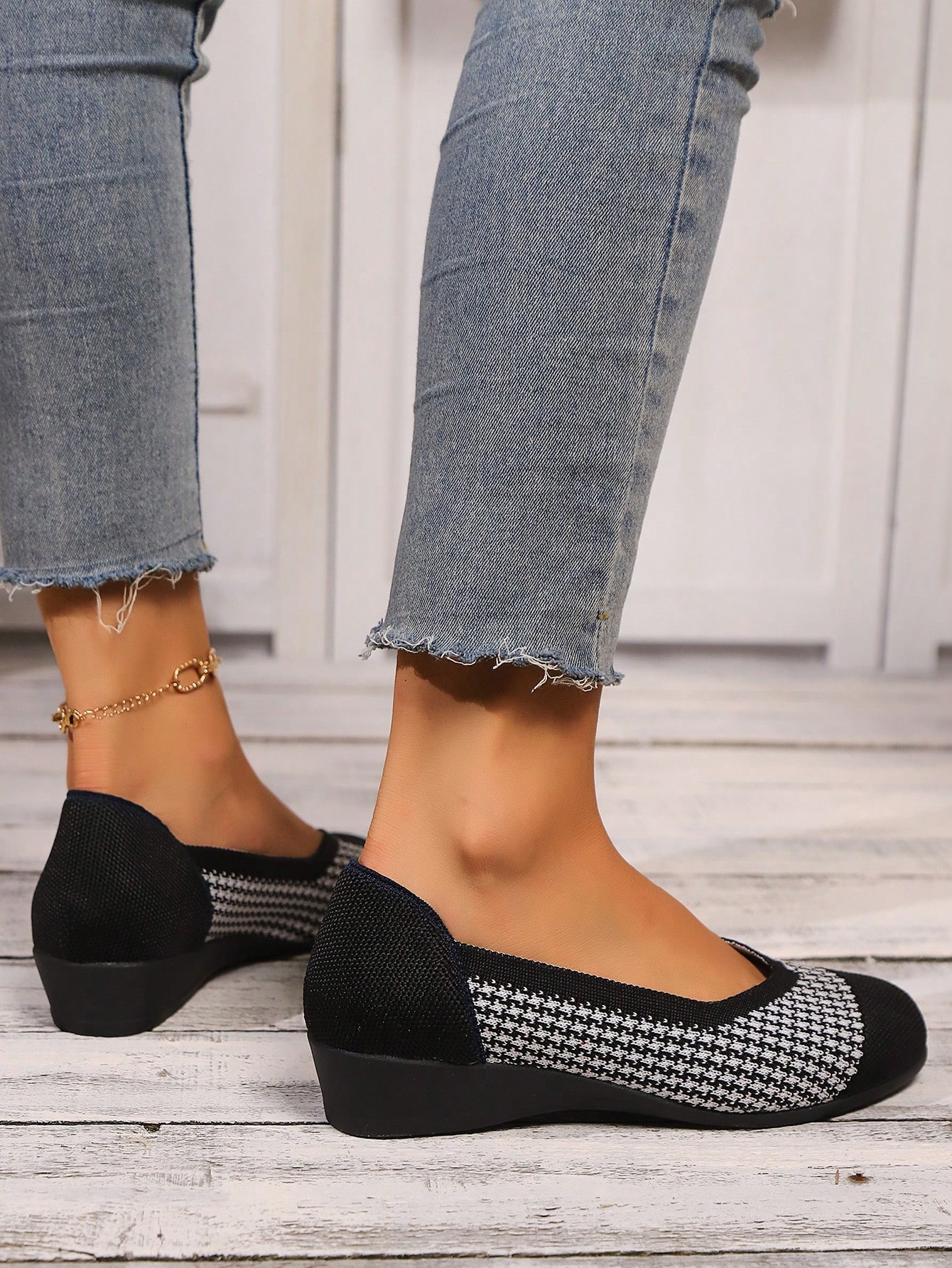 In Black and White Women Flats