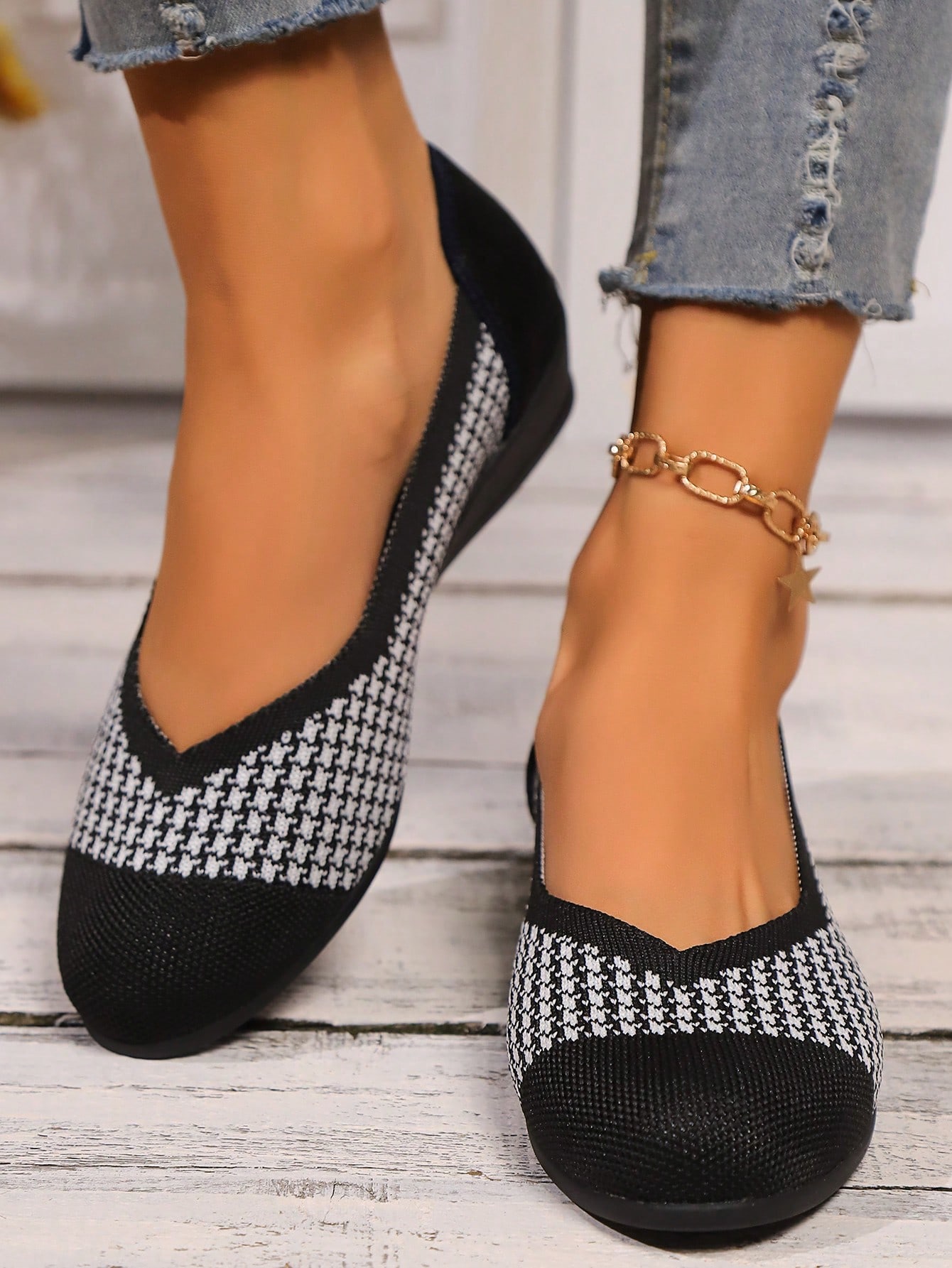 In Black and White Women Flats