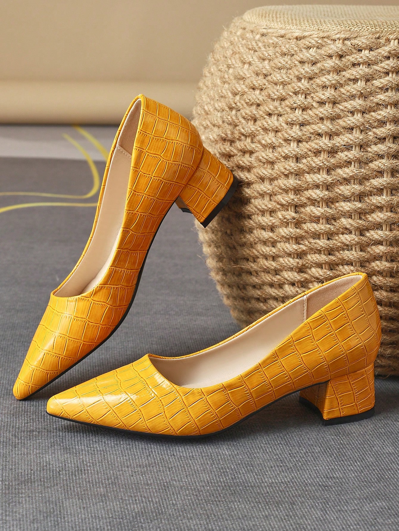 In Yellow Women Pumps