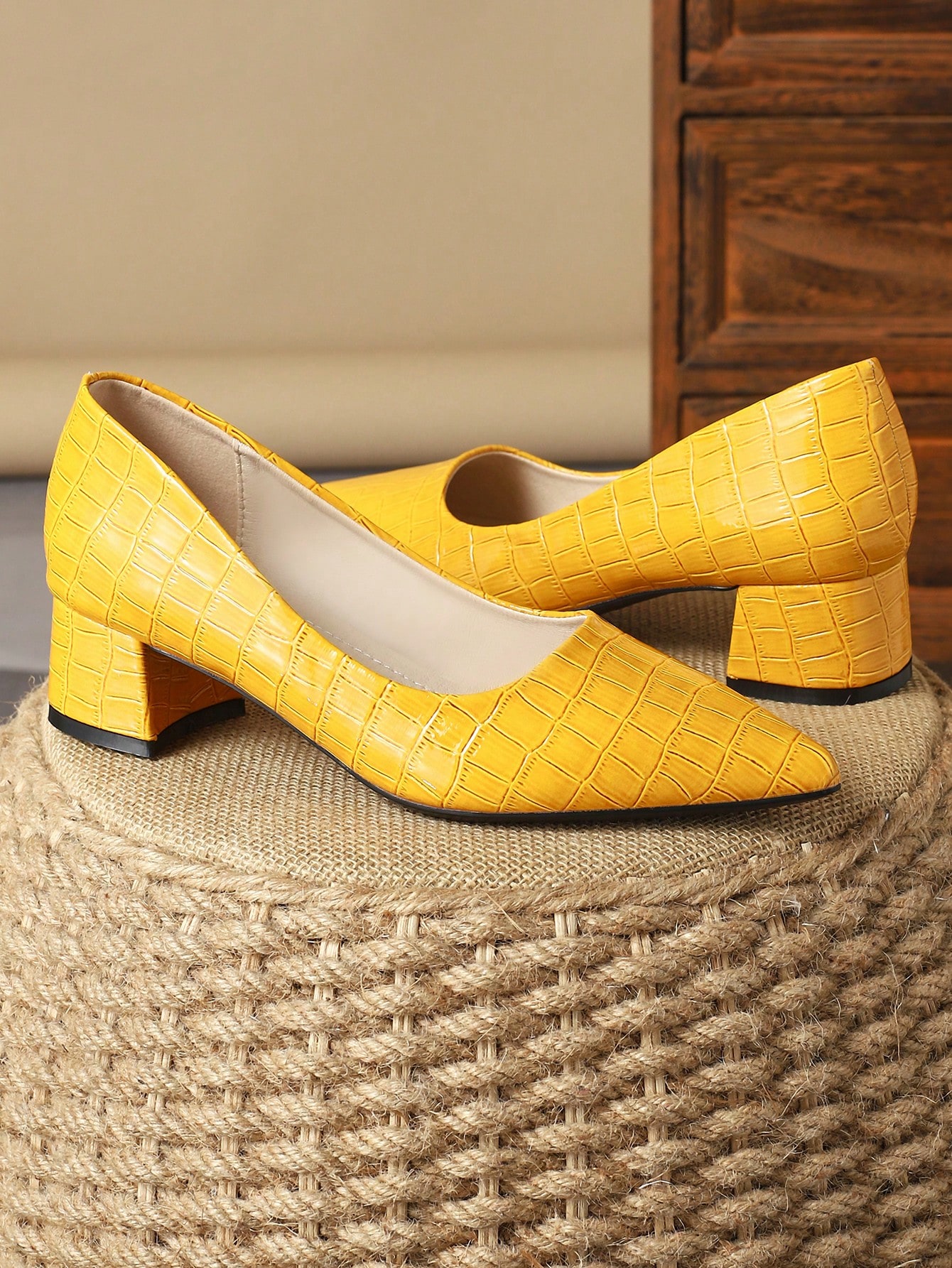 In Yellow Women Pumps