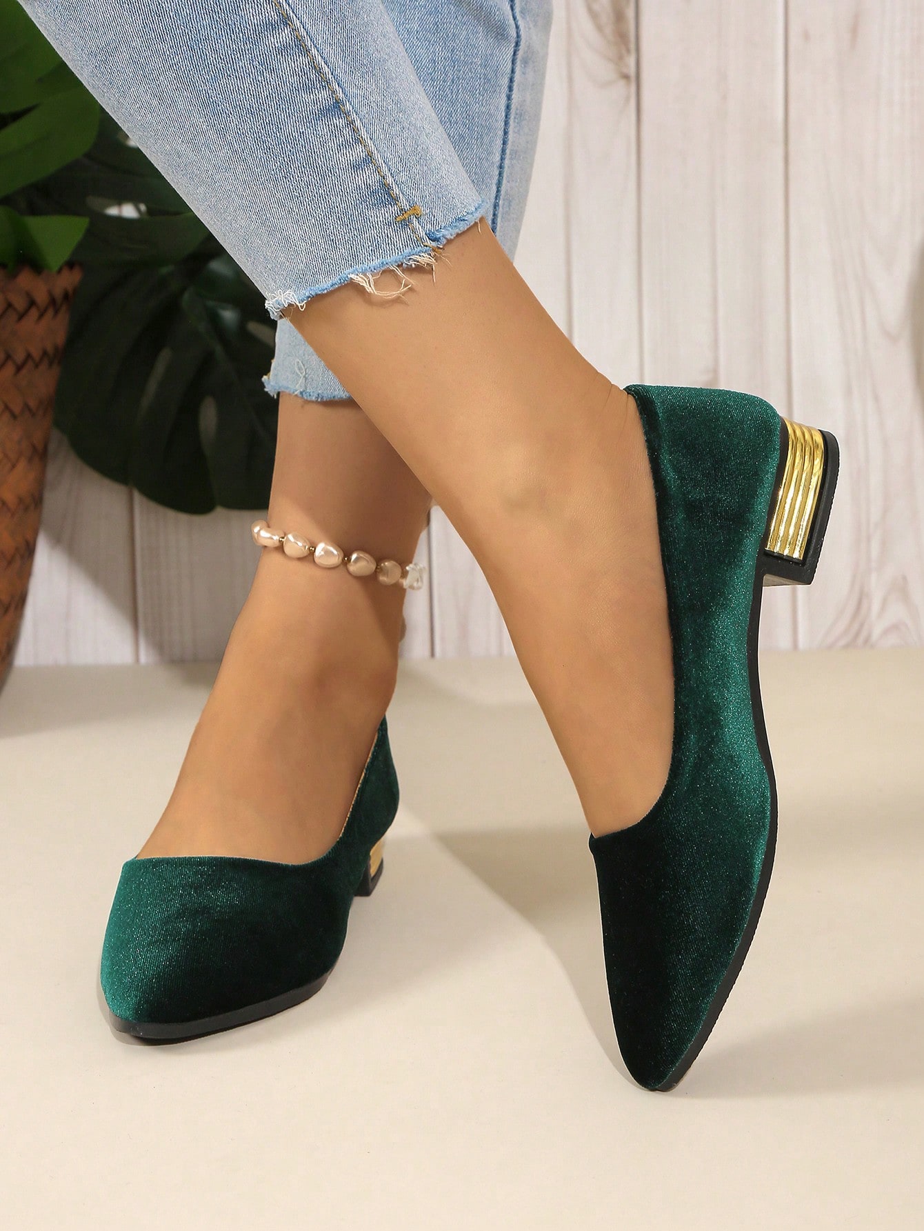 In Green Women Flats