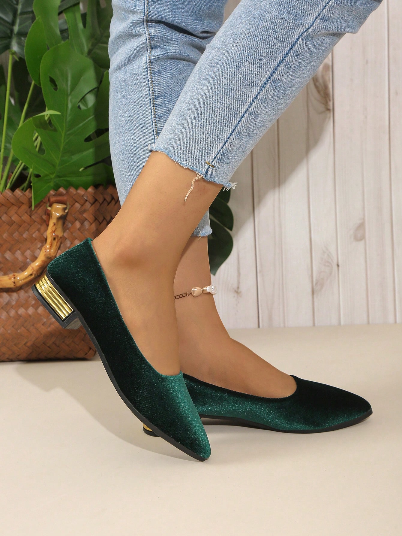 In Green Women Flats