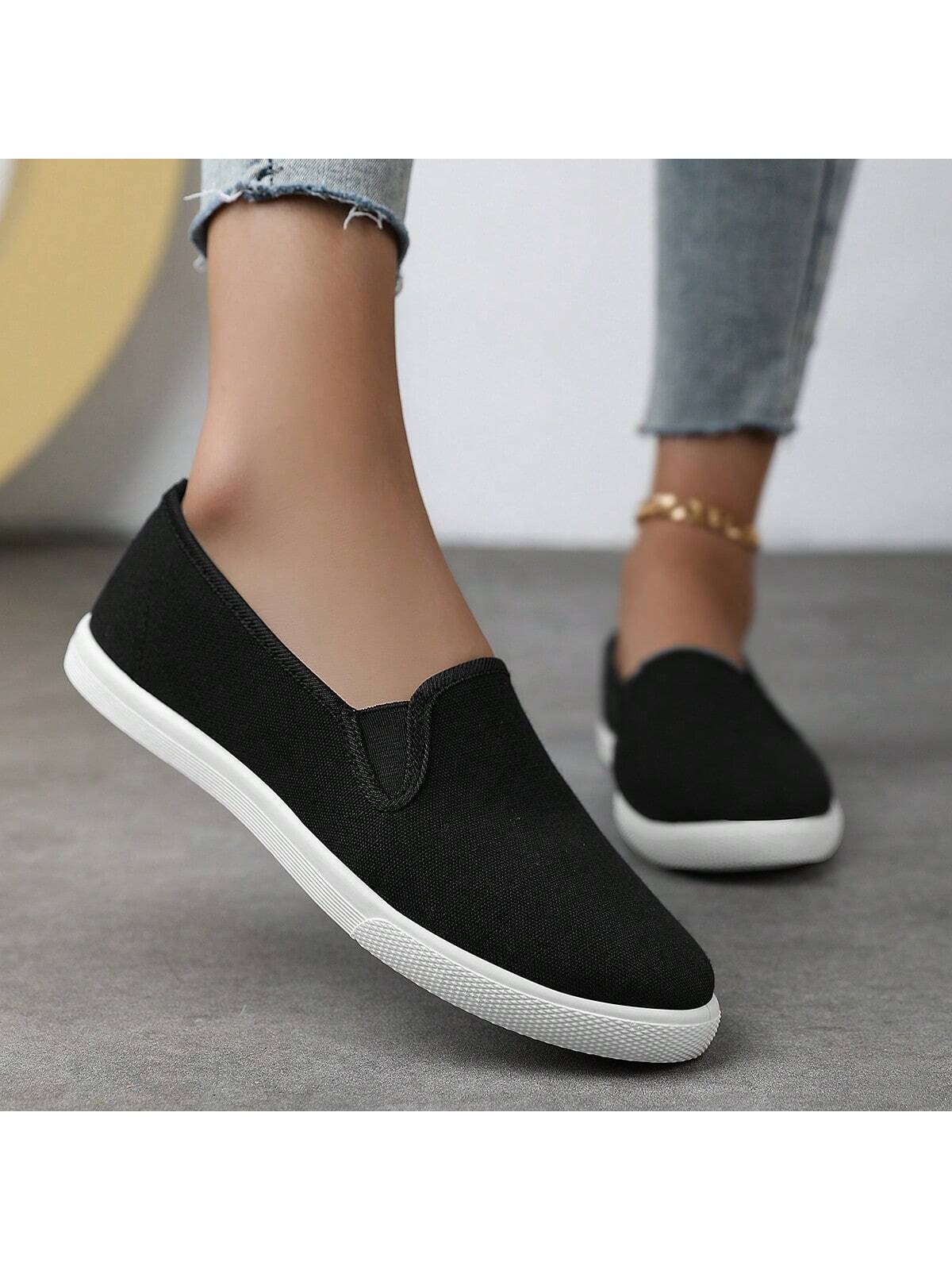 In Black and White Women Flats