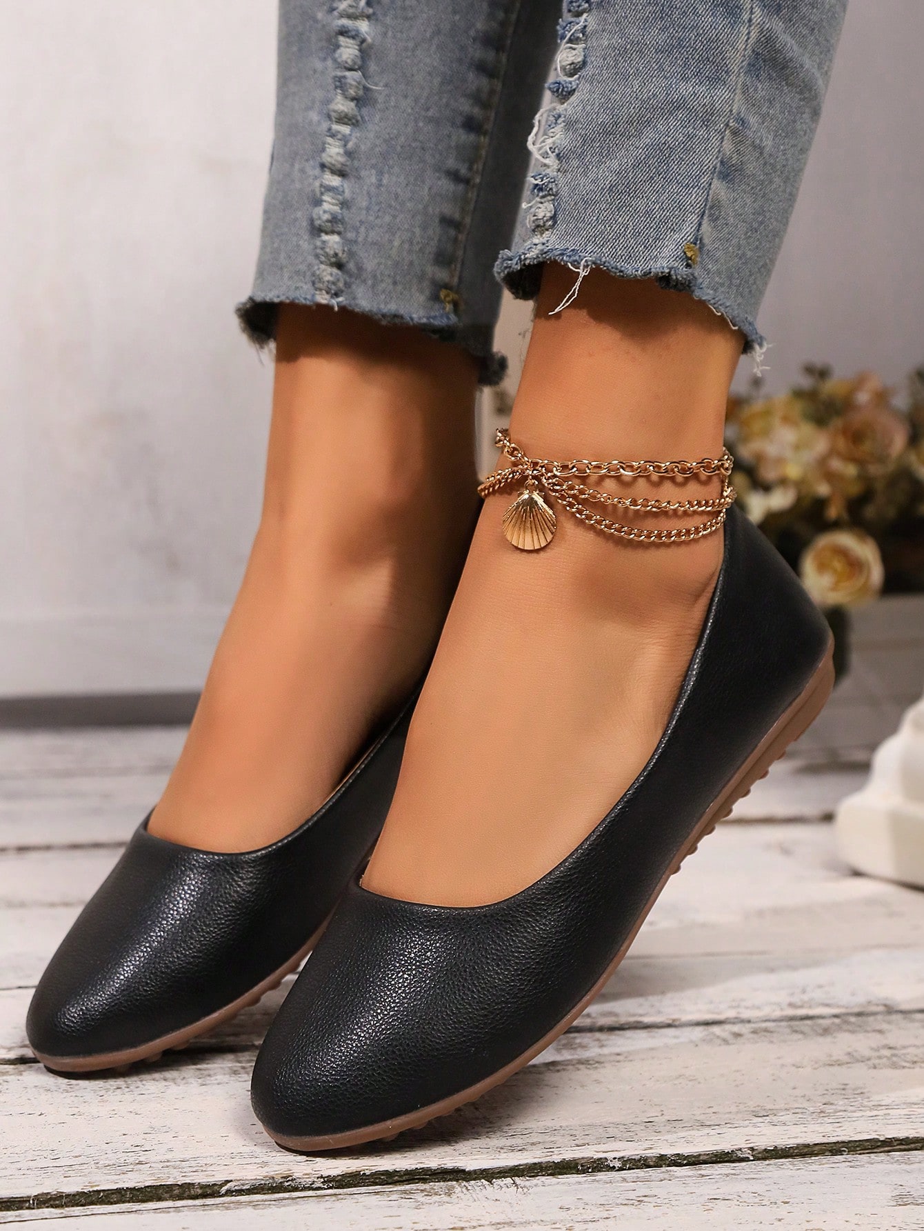 In Black Women Flats