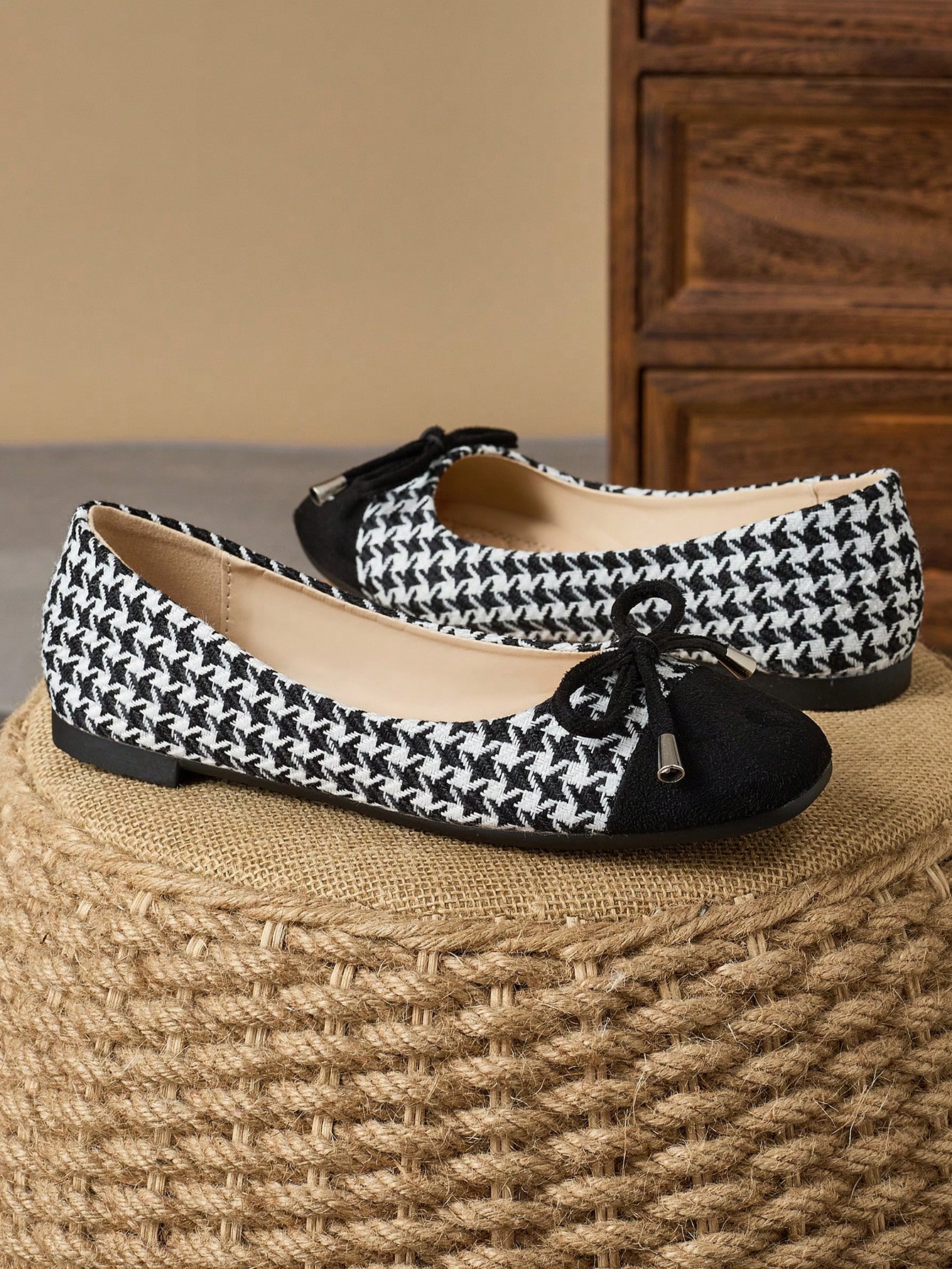 In Black and White Women Flats