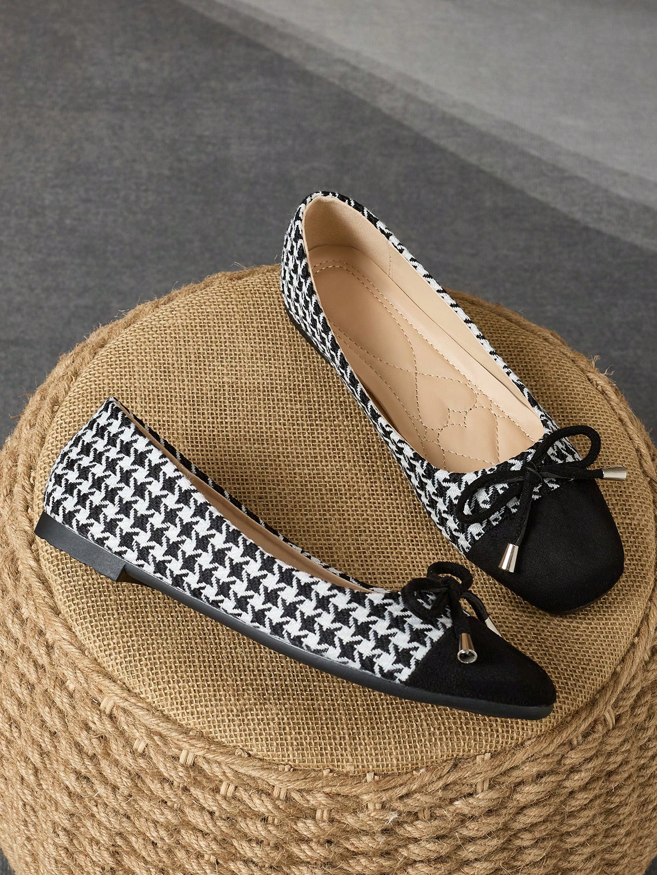 In Black and White Women Flats