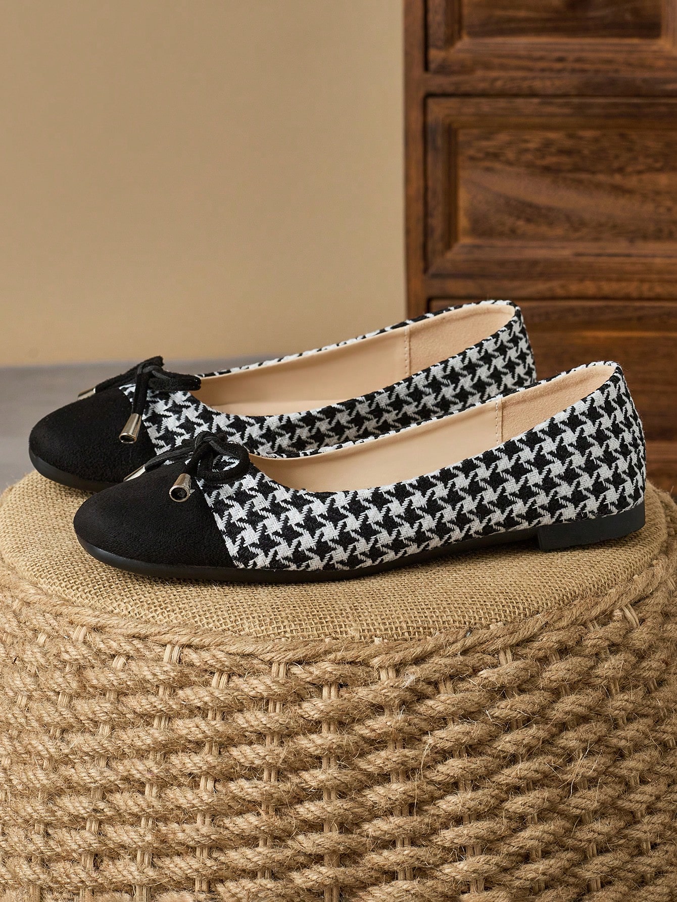 In Black and White Women Flats