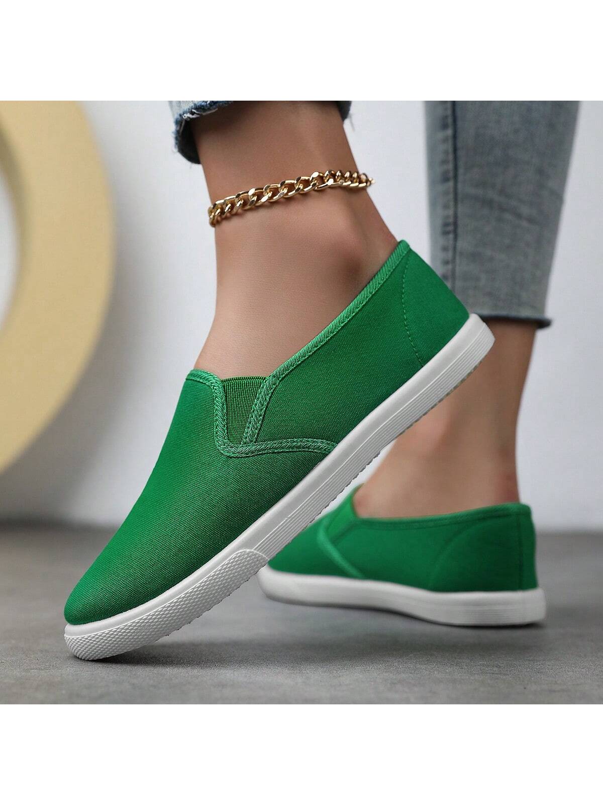 In Green Women Flats