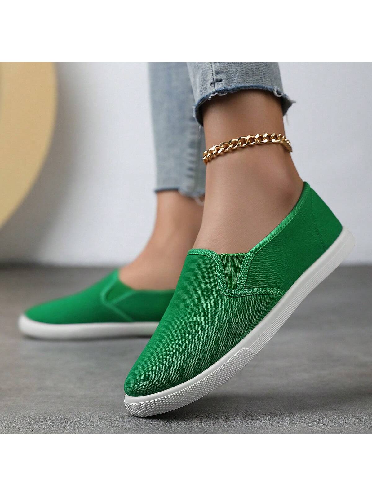 In Green Women Flats