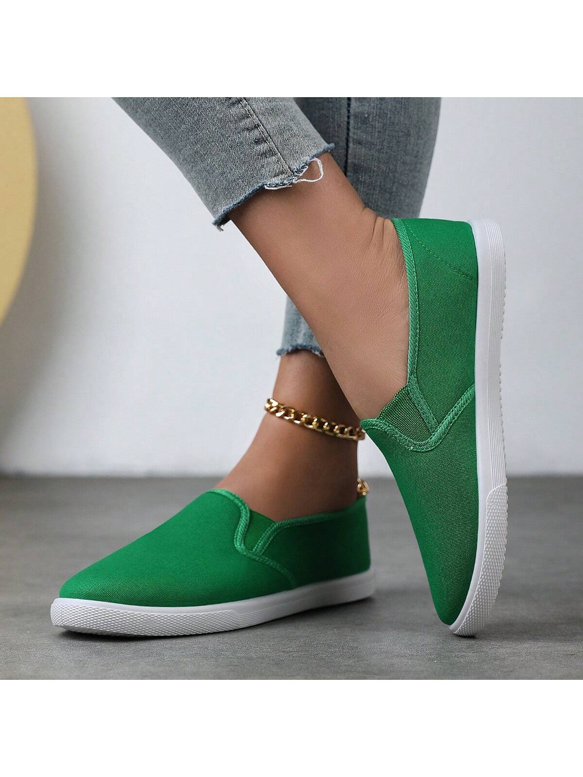 In Green Women Flats