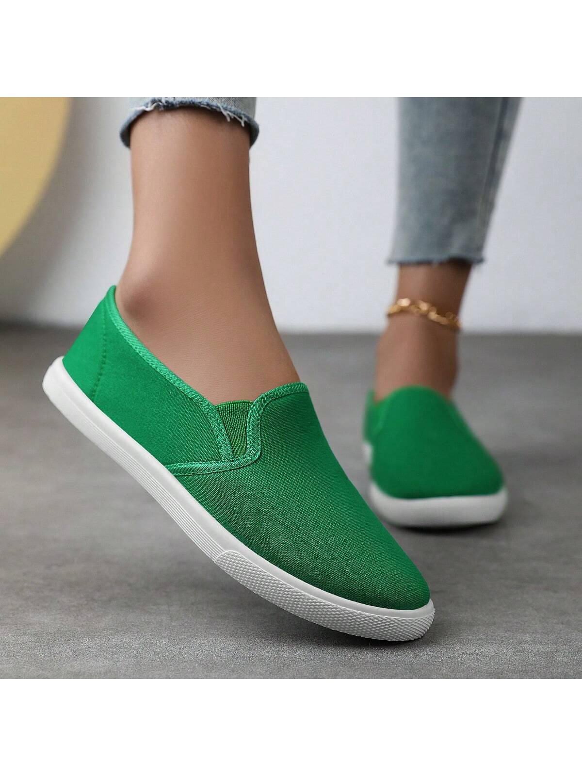 In Green Women Flats