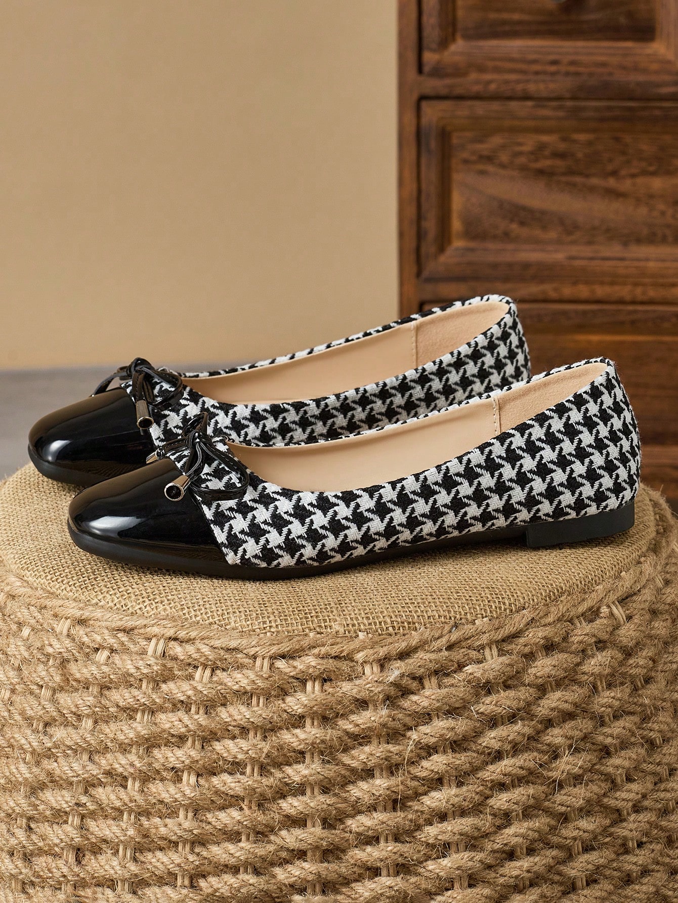 In Black and White Women Flats