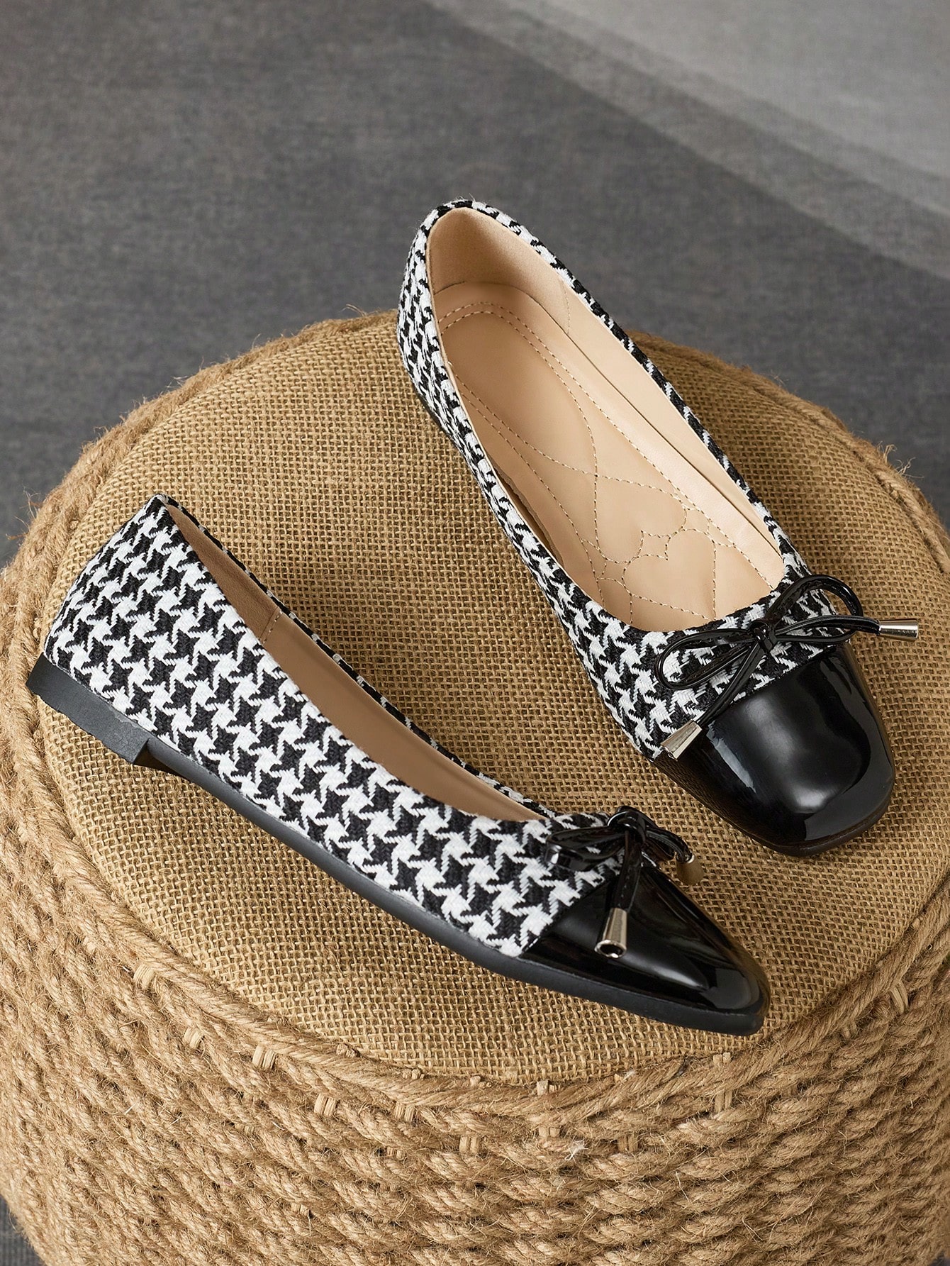 In Black and White Women Flats