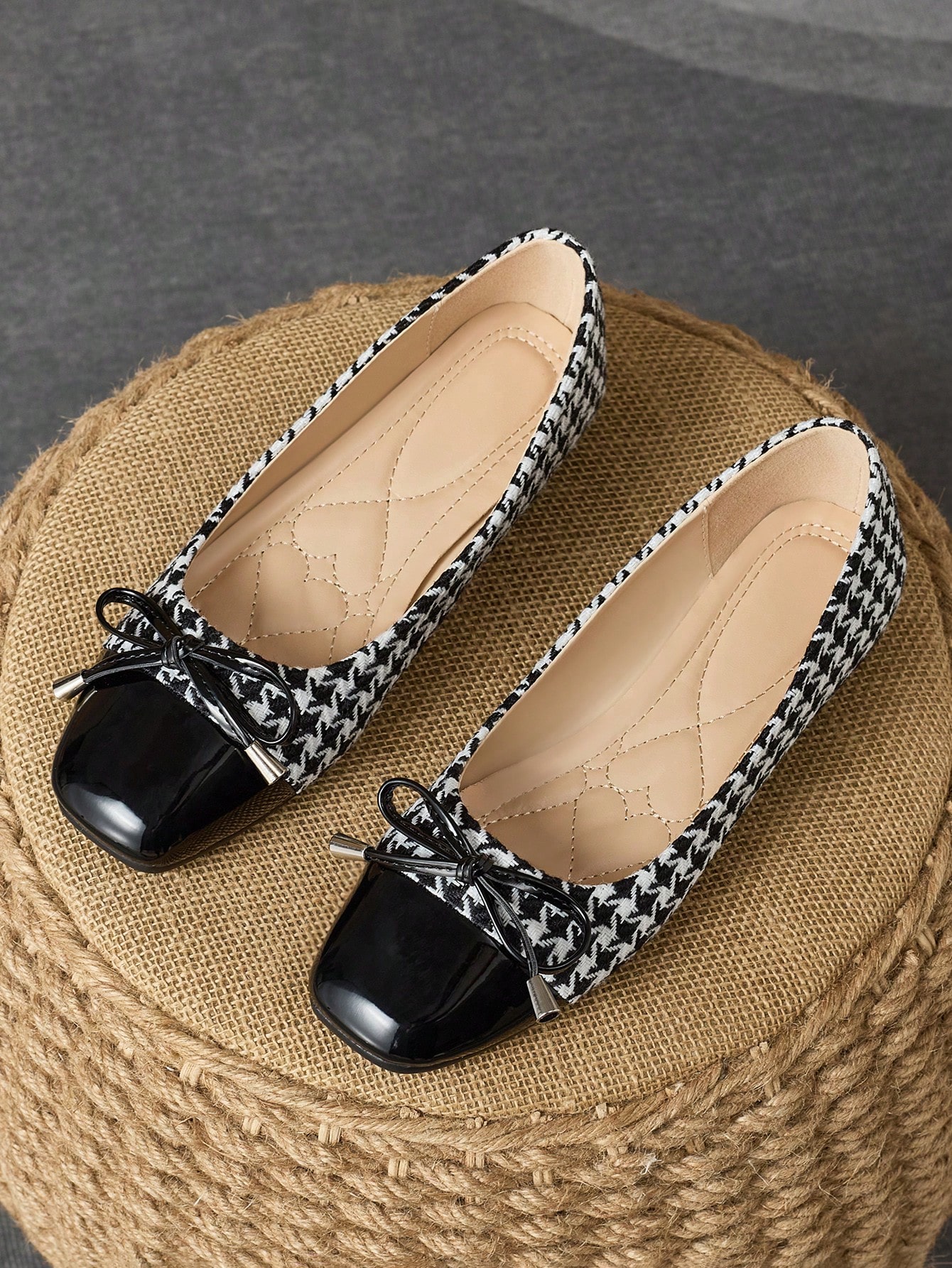 In Black and White Women Flats