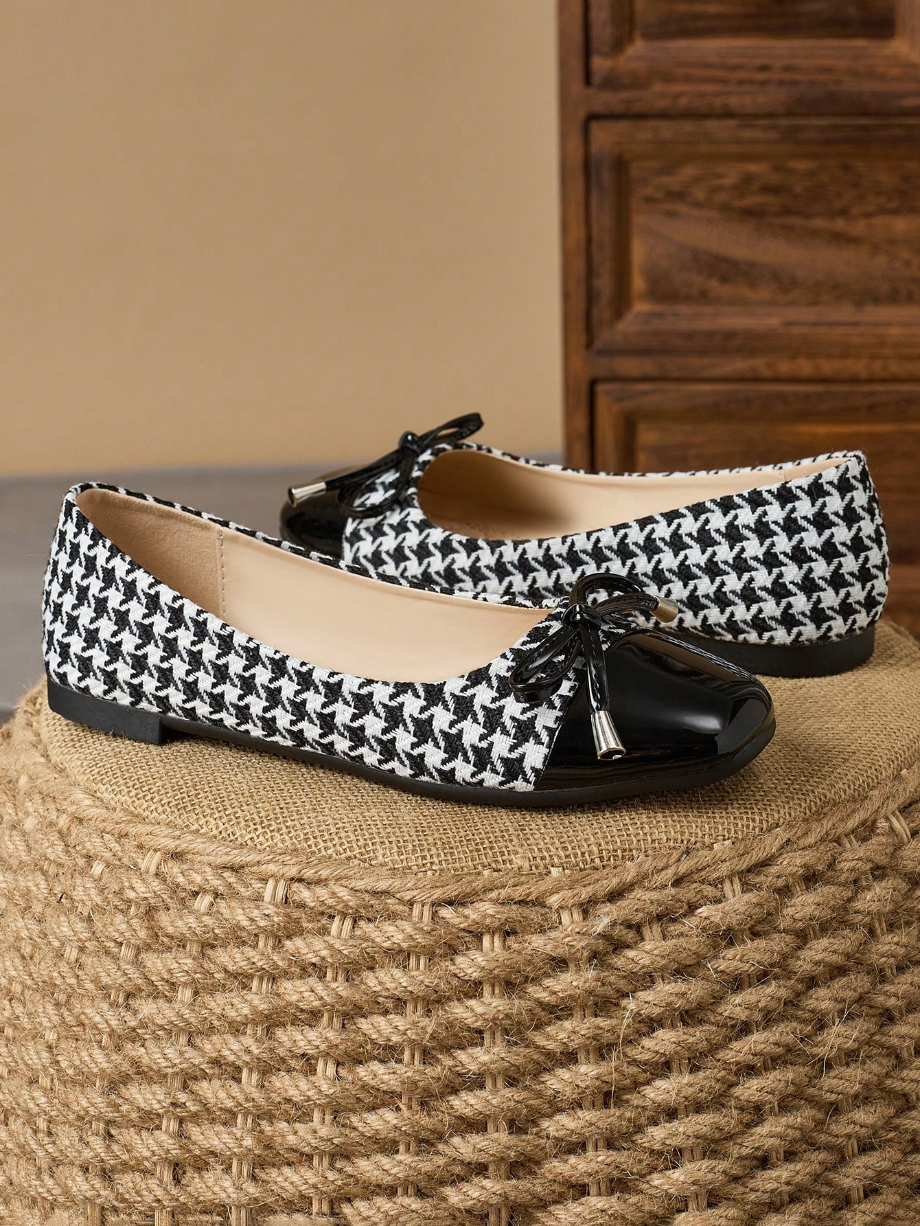 In Black and White Women Flats