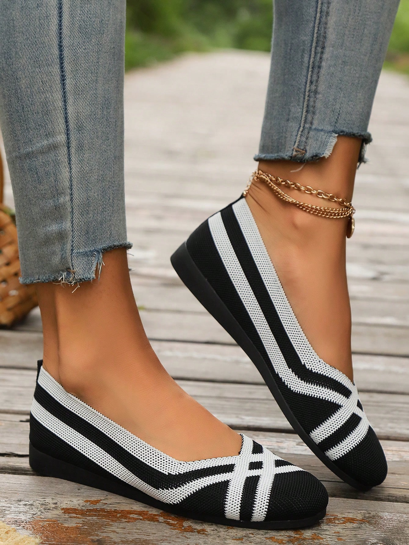 In Black and White Women Flats