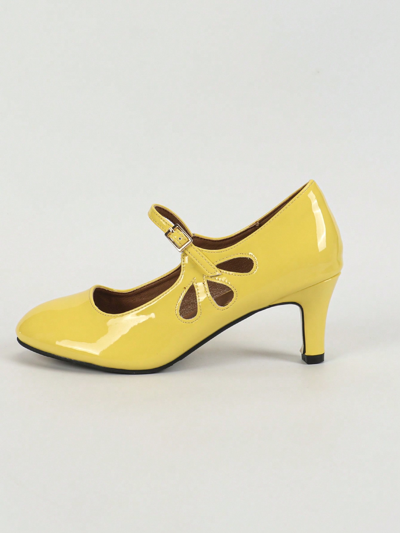 In Yellow Women Pumps