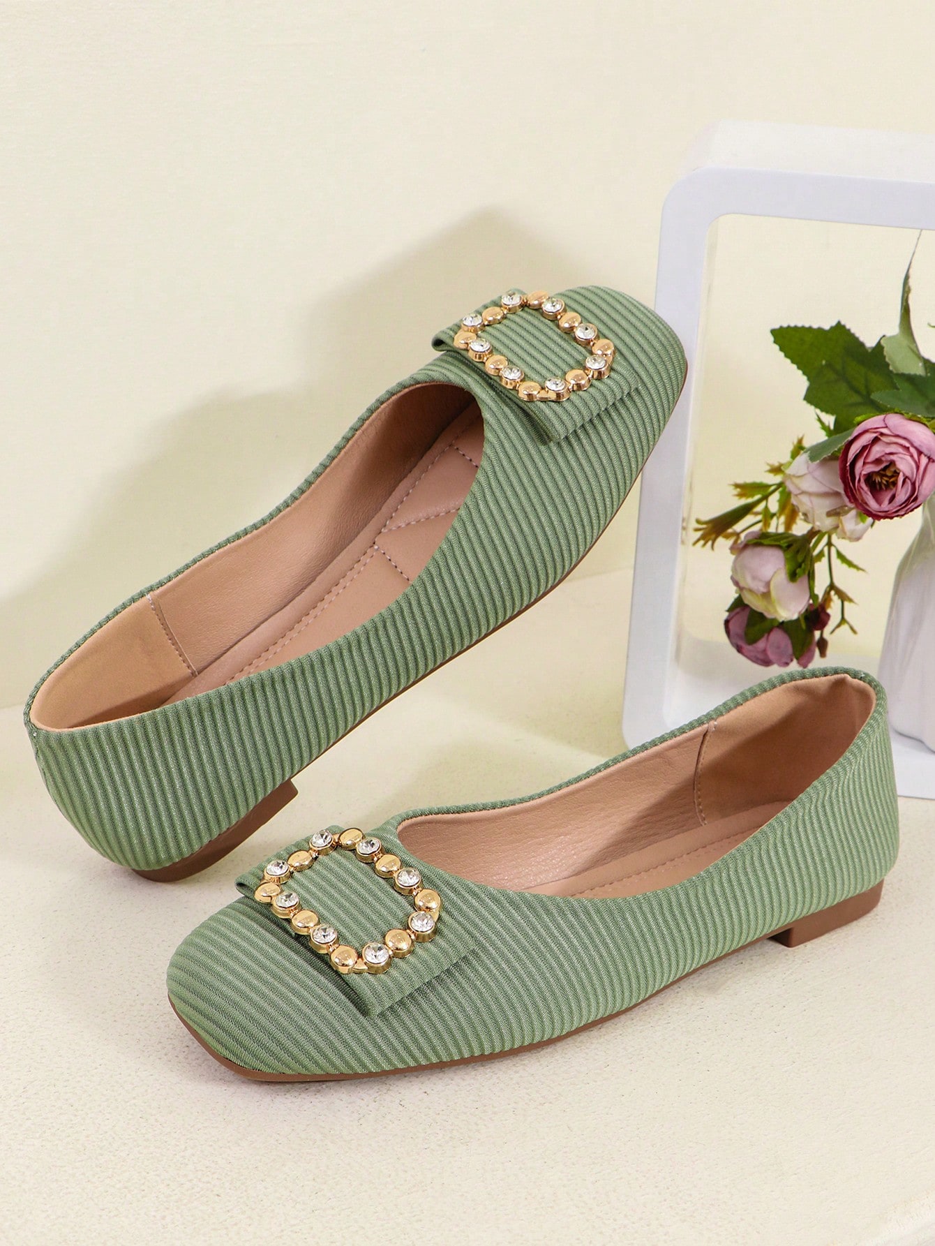 In Green Women Flats