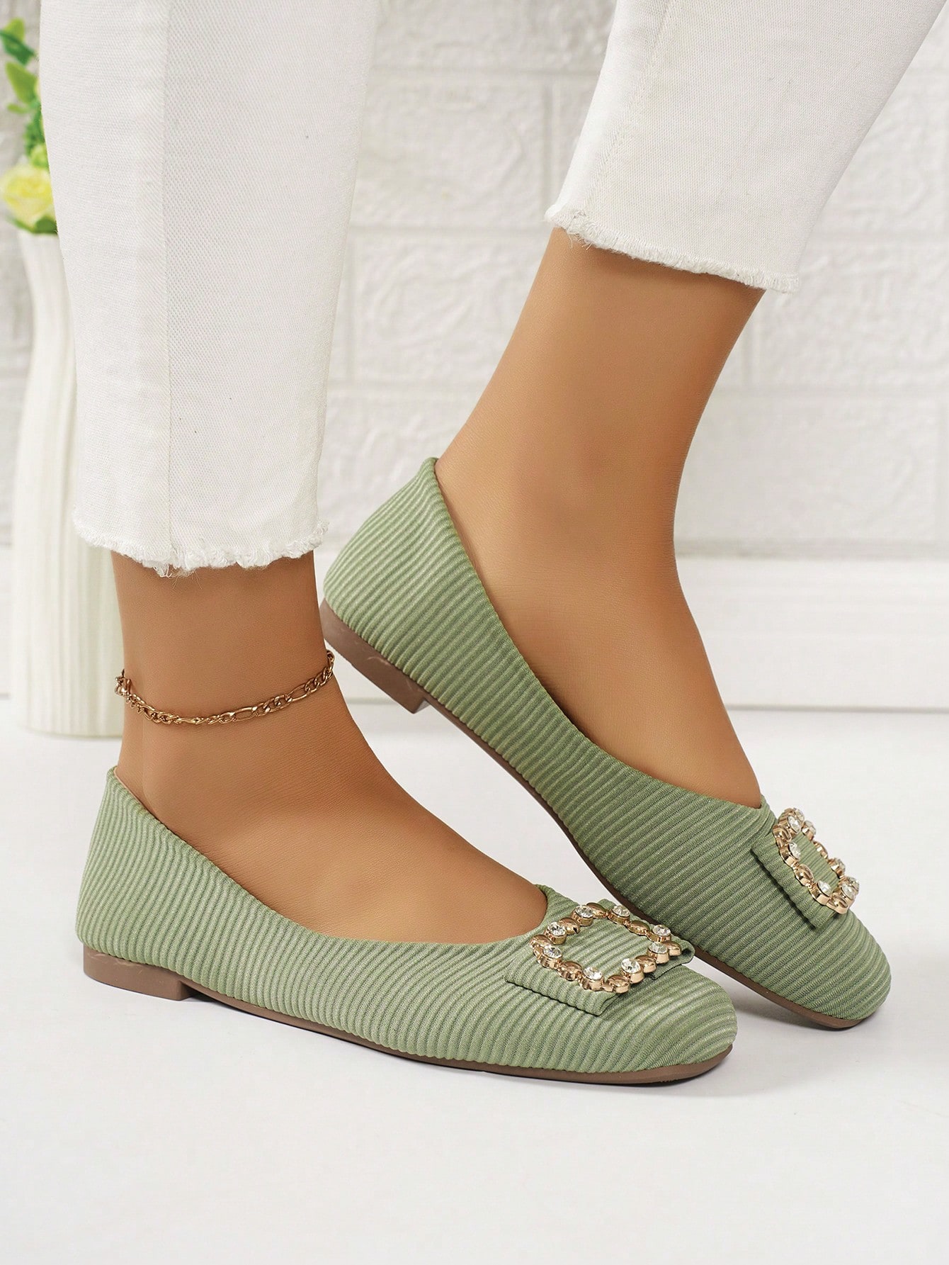 In Green Women Flats