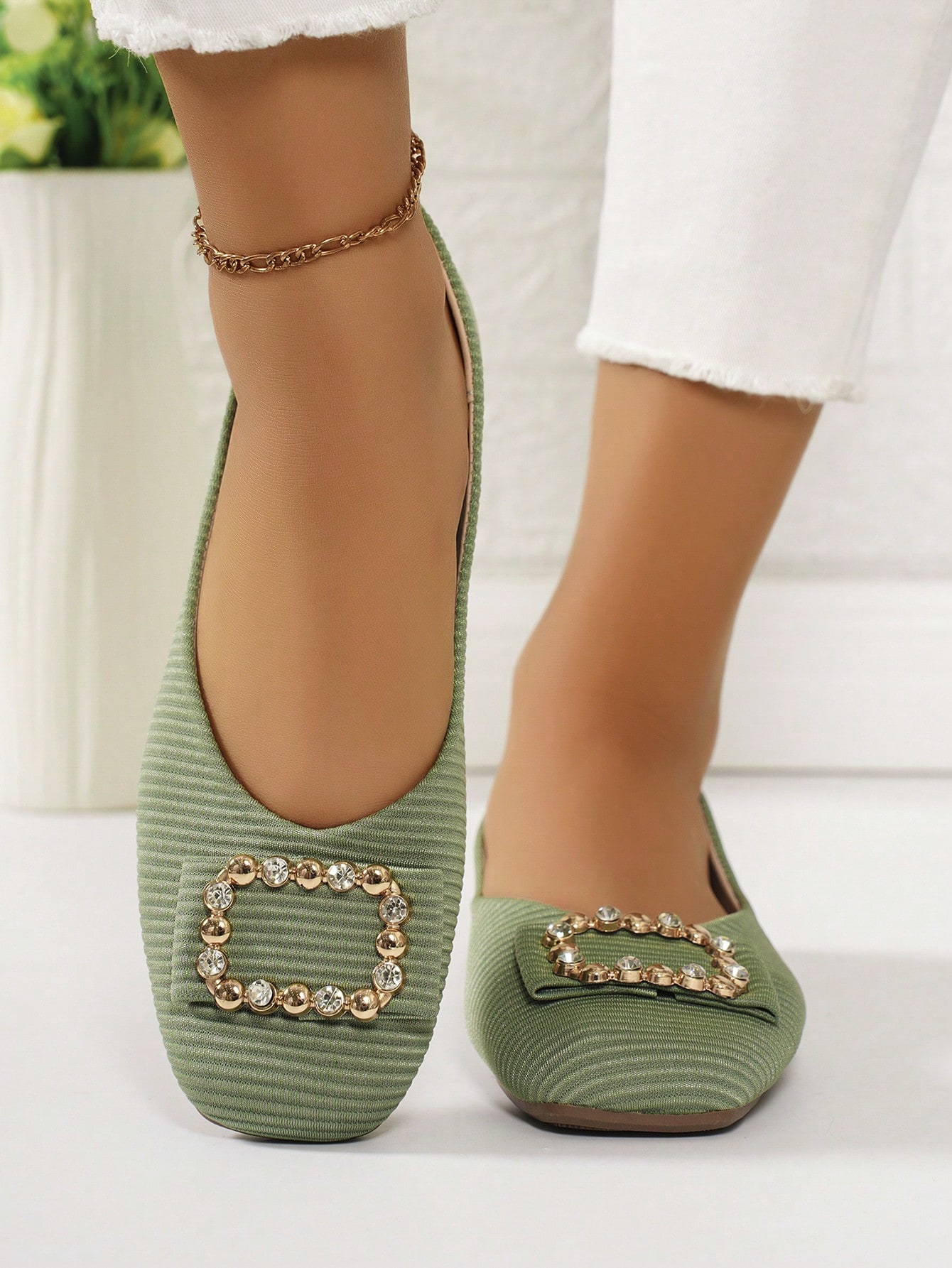 In Green Women Flats