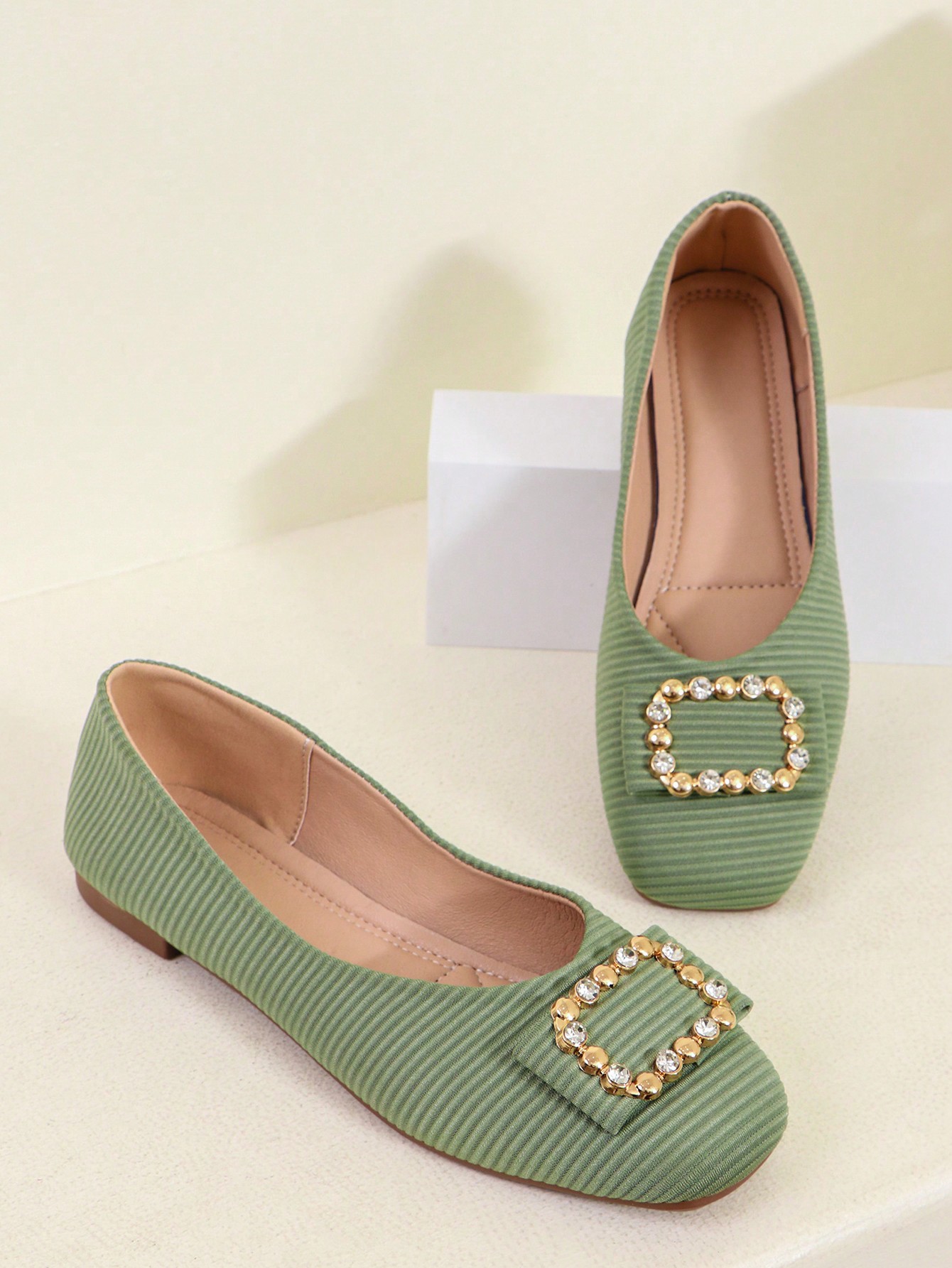 In Green Women Flats