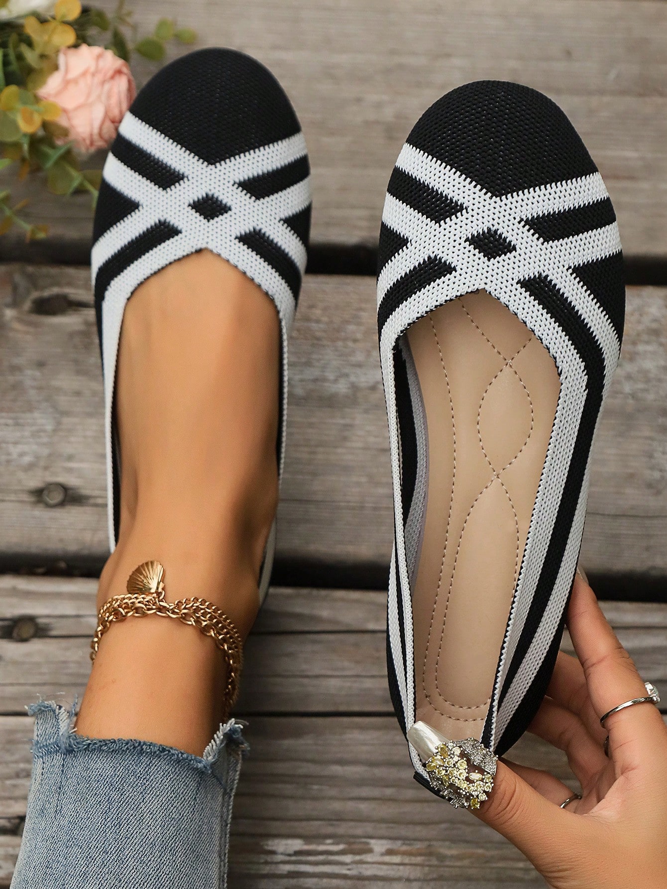 In Black and White Women Flats